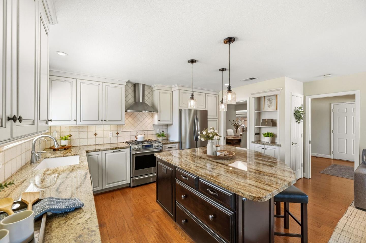 711 Chatsworth Place