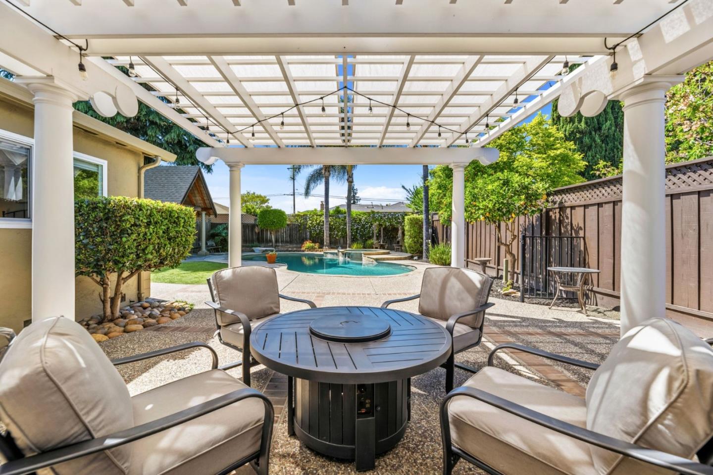 711 Chatsworth Place