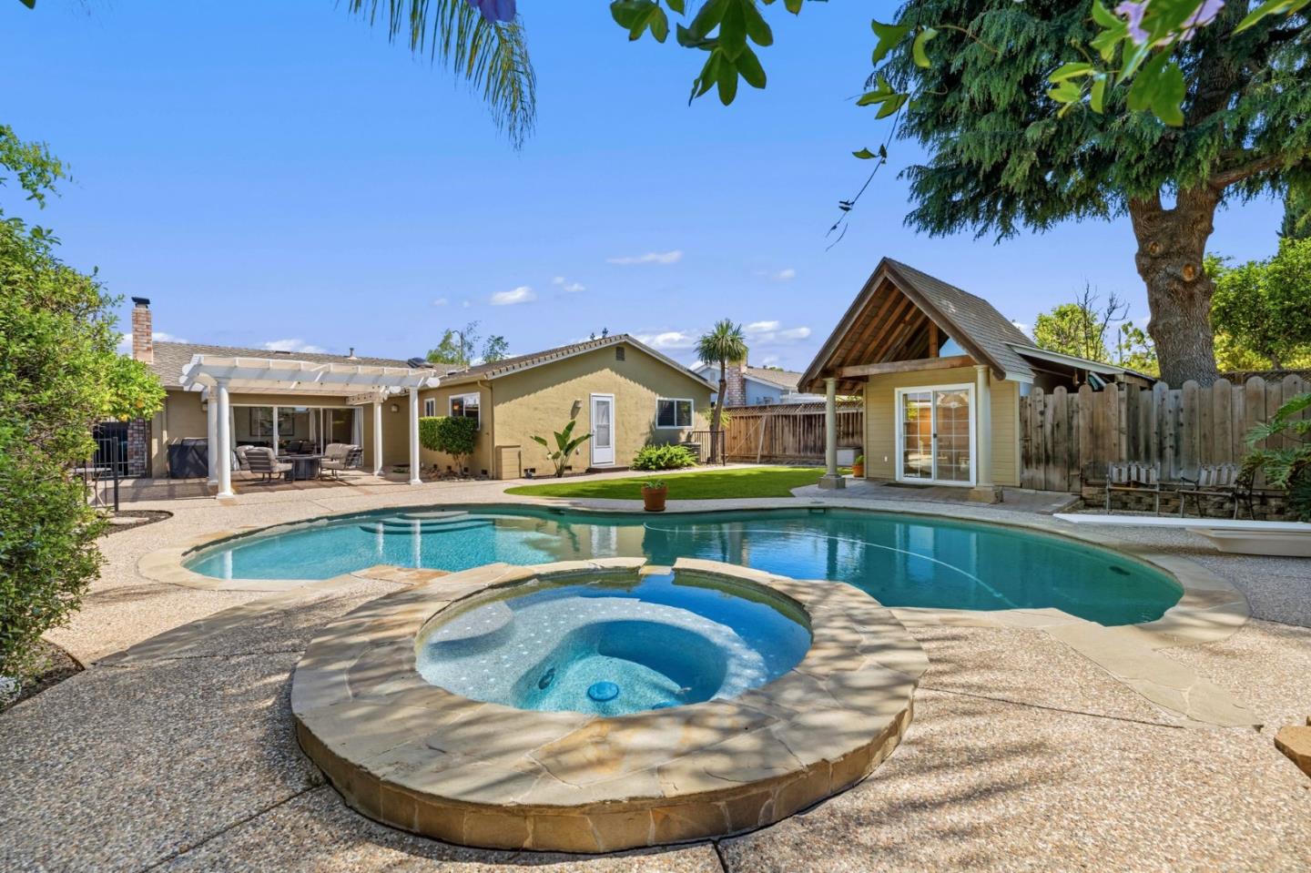 711 Chatsworth Place