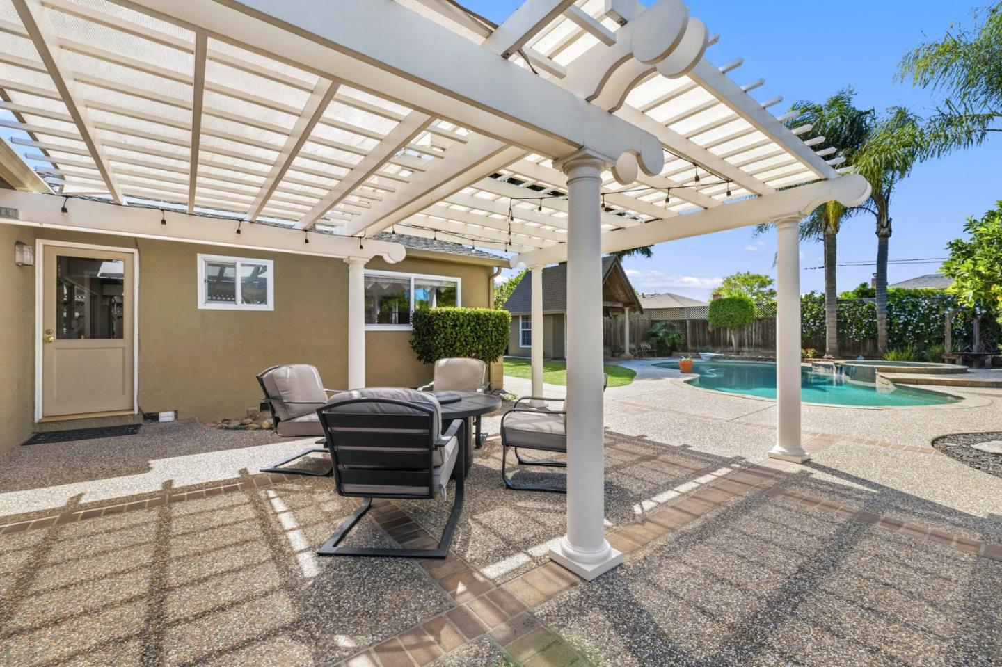 711 Chatsworth Place