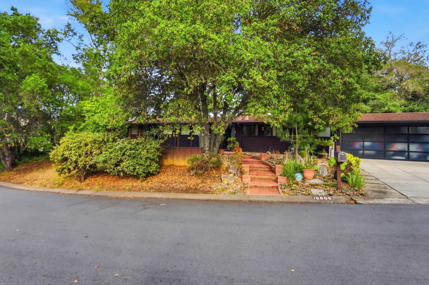 18600 Montpere Way