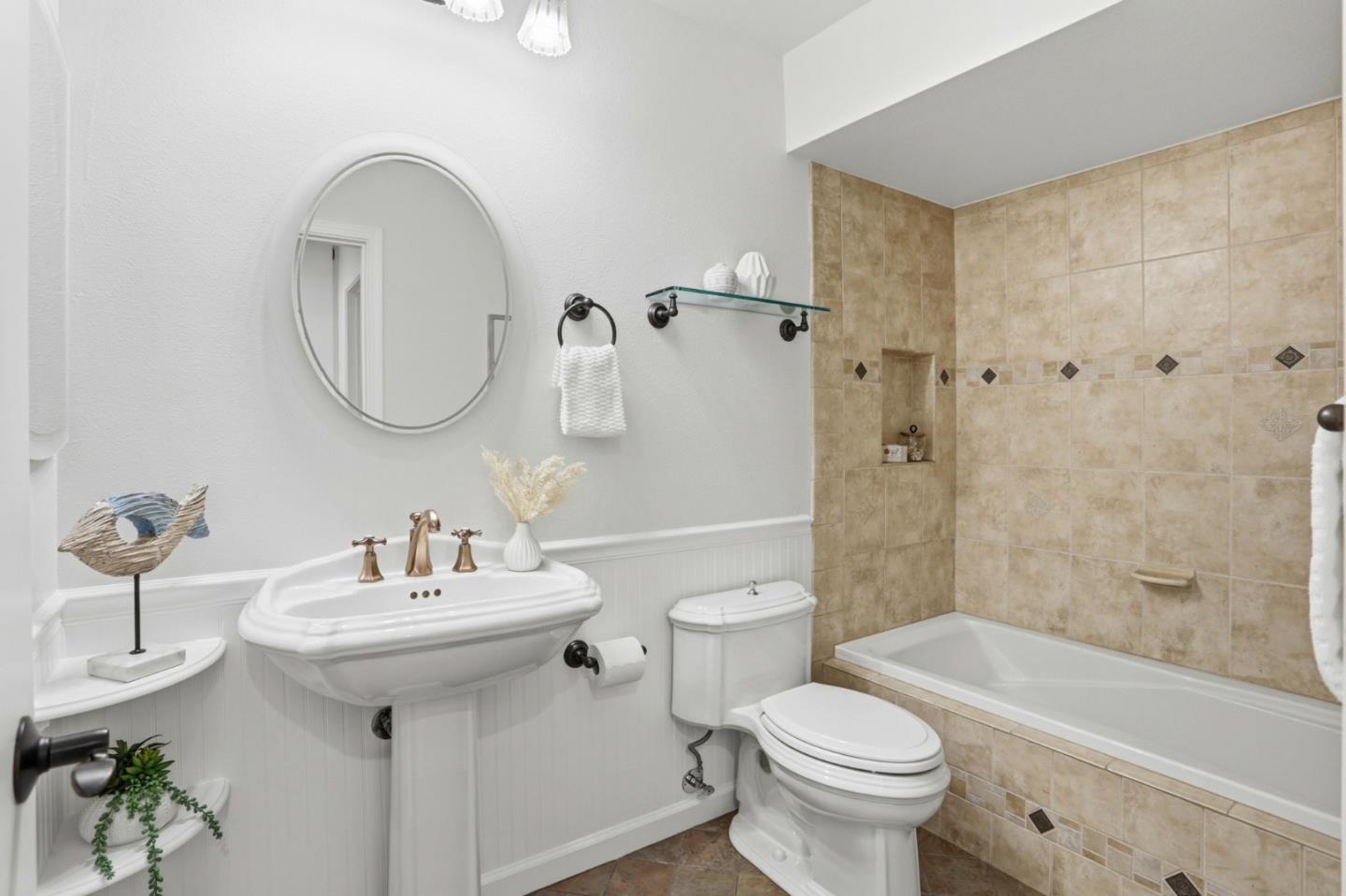 5231 Leesa Ann Court