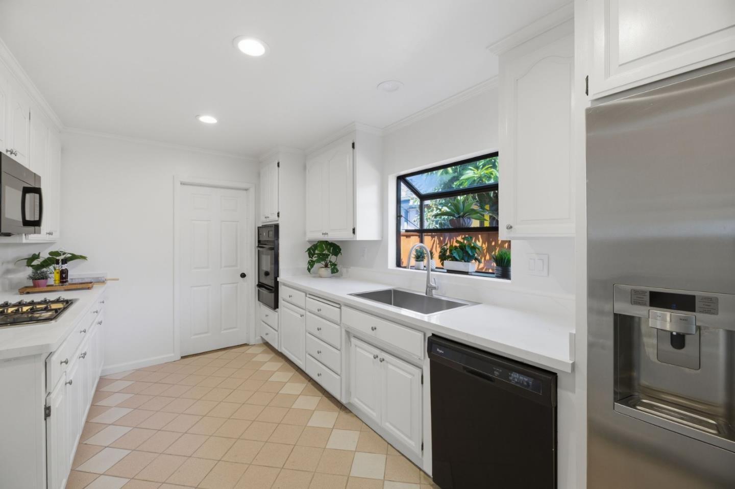 3374 San Marino Avenue