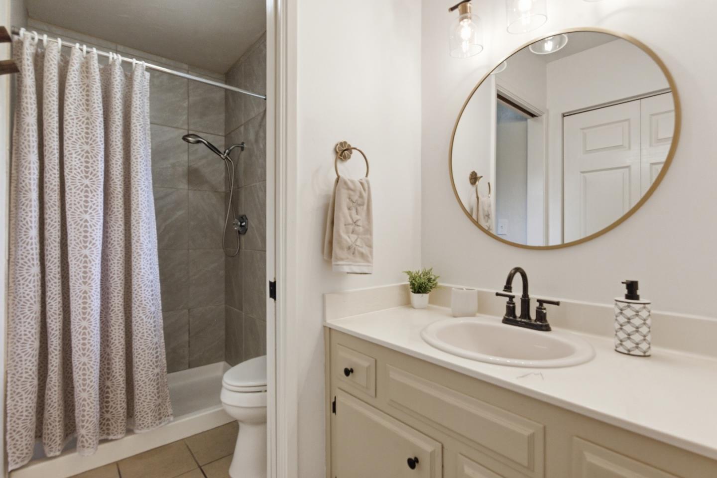 4541 Oak Forest Avenue