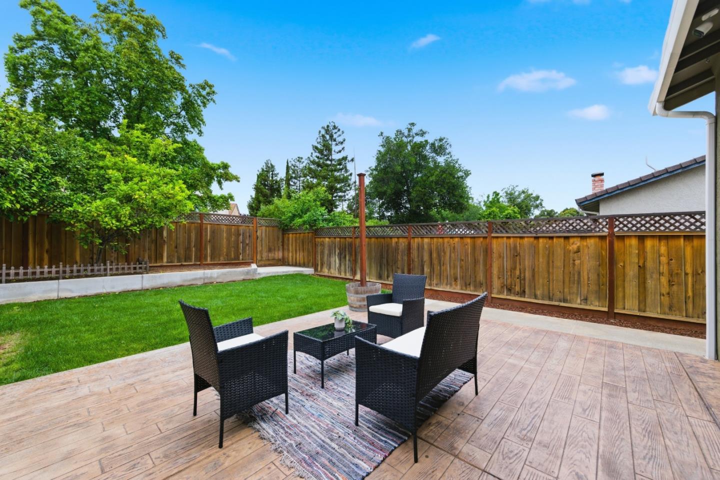 4541 Oak Forest Avenue