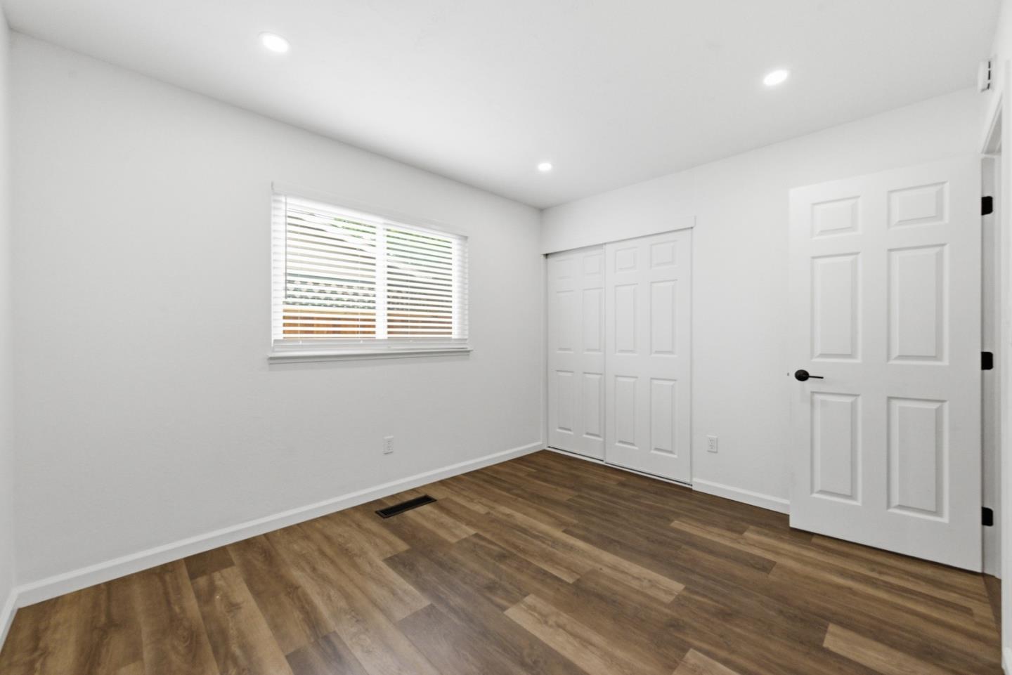 4541 Oak Forest Avenue