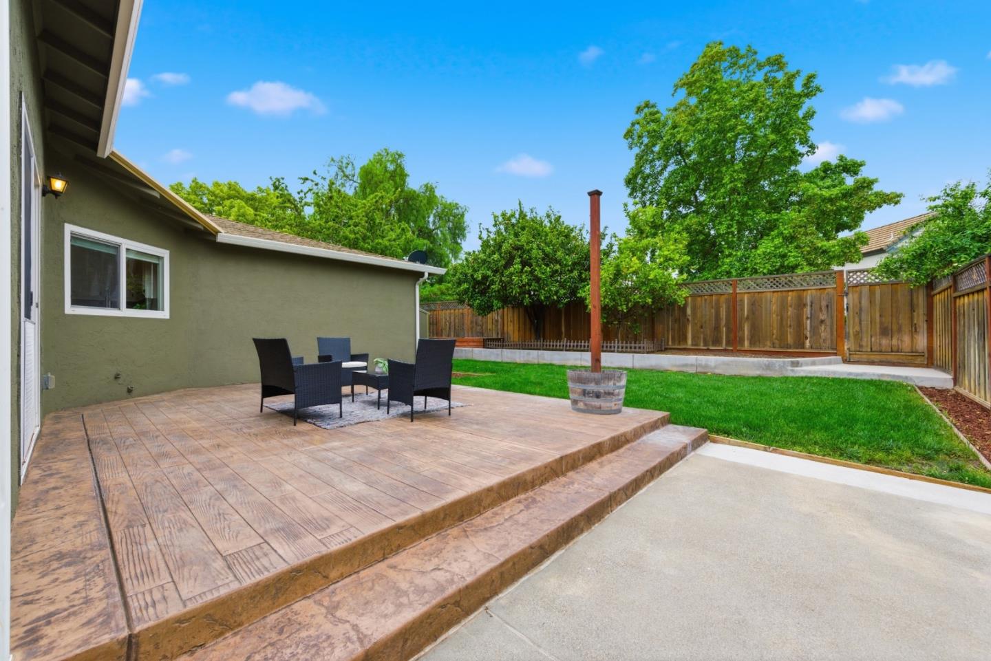 4541 Oak Forest Avenue