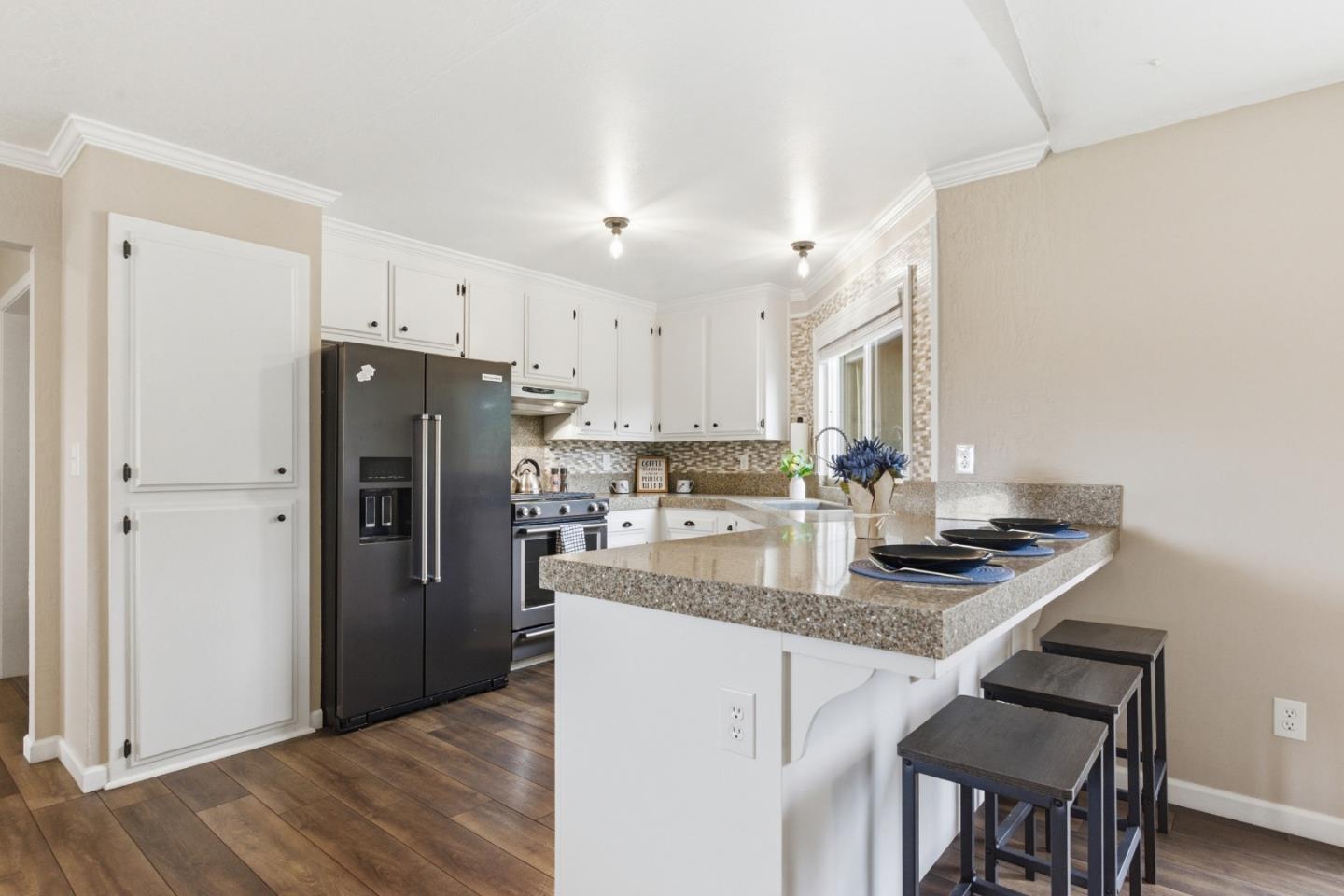 4541 Oak Forest Avenue