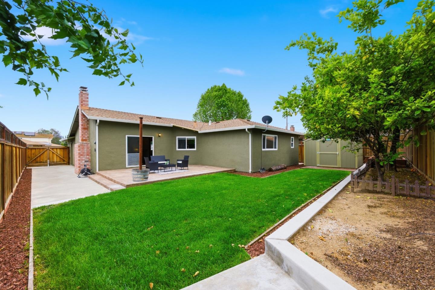 4541 Oak Forest Avenue