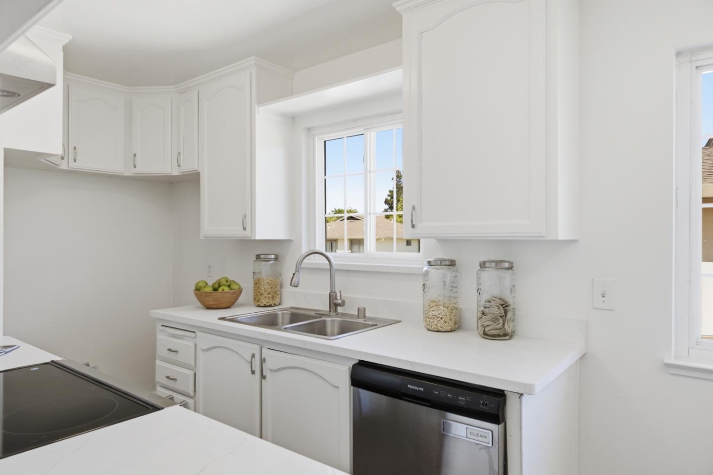 2281 Samaritan Drive 4