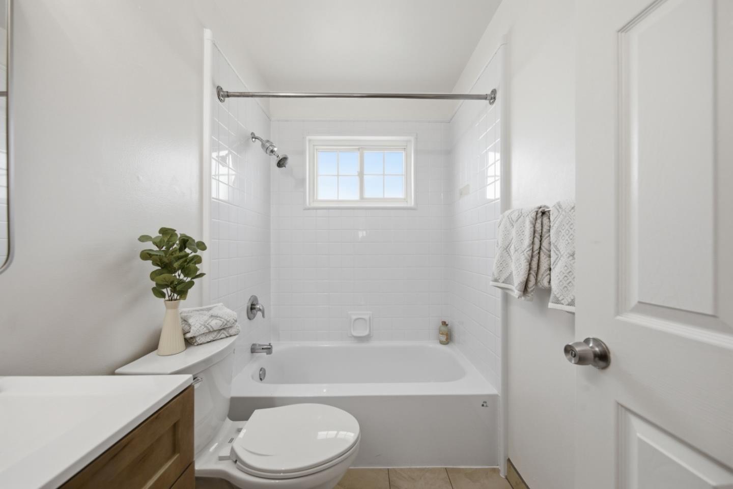 2281 Samaritan Drive 4