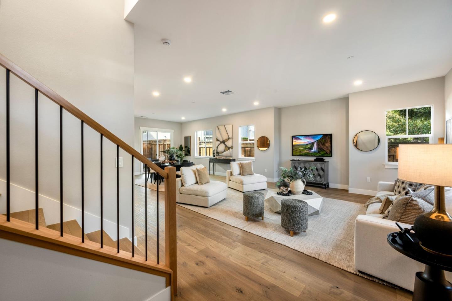 4909 Vivi Place