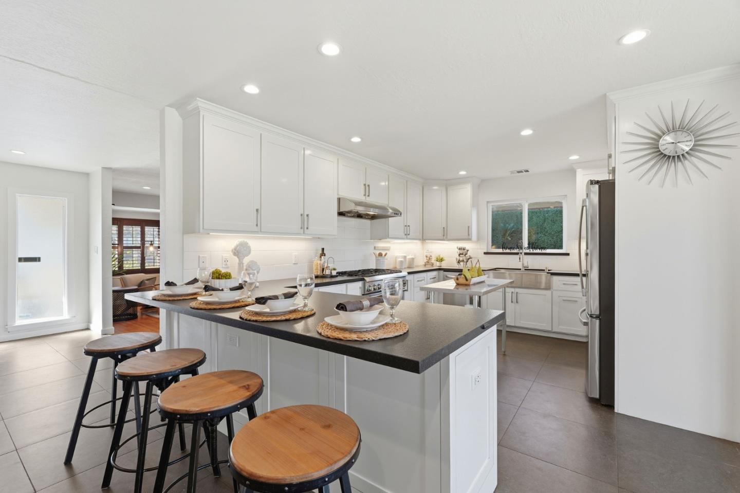 1523 Shaw