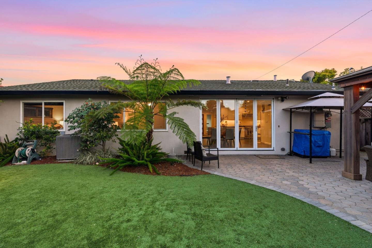 1523 Shaw