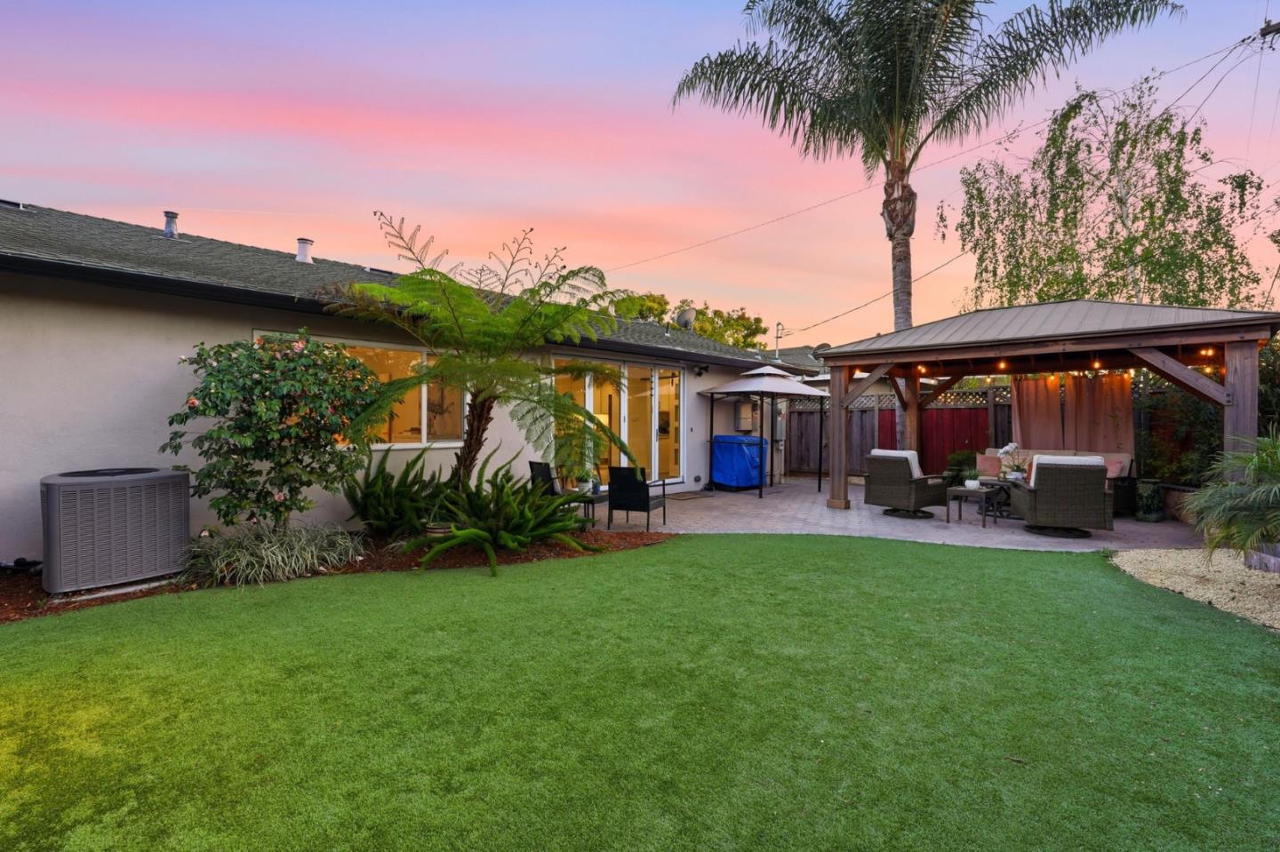 1523 Shaw