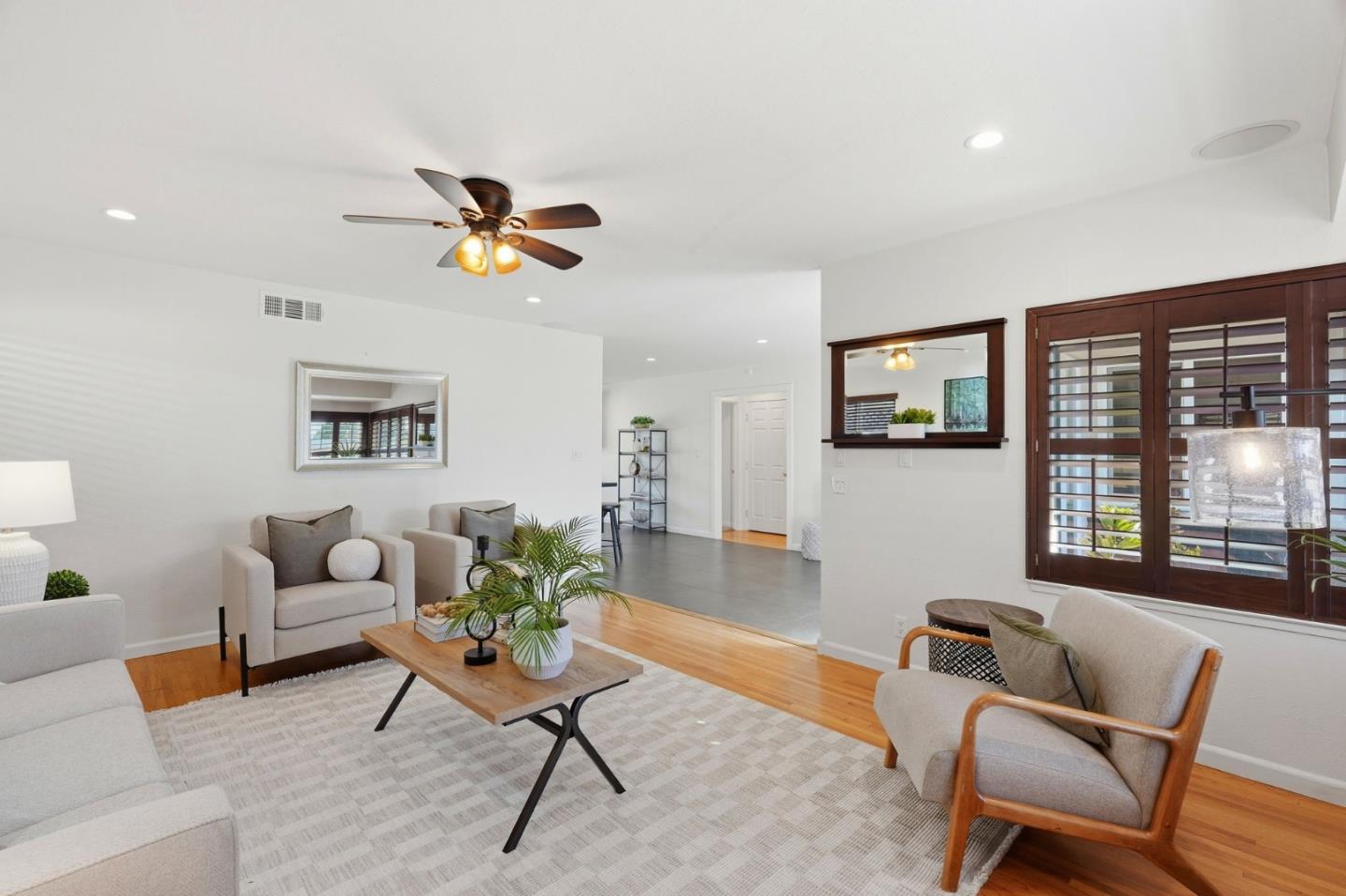 1523 Shaw