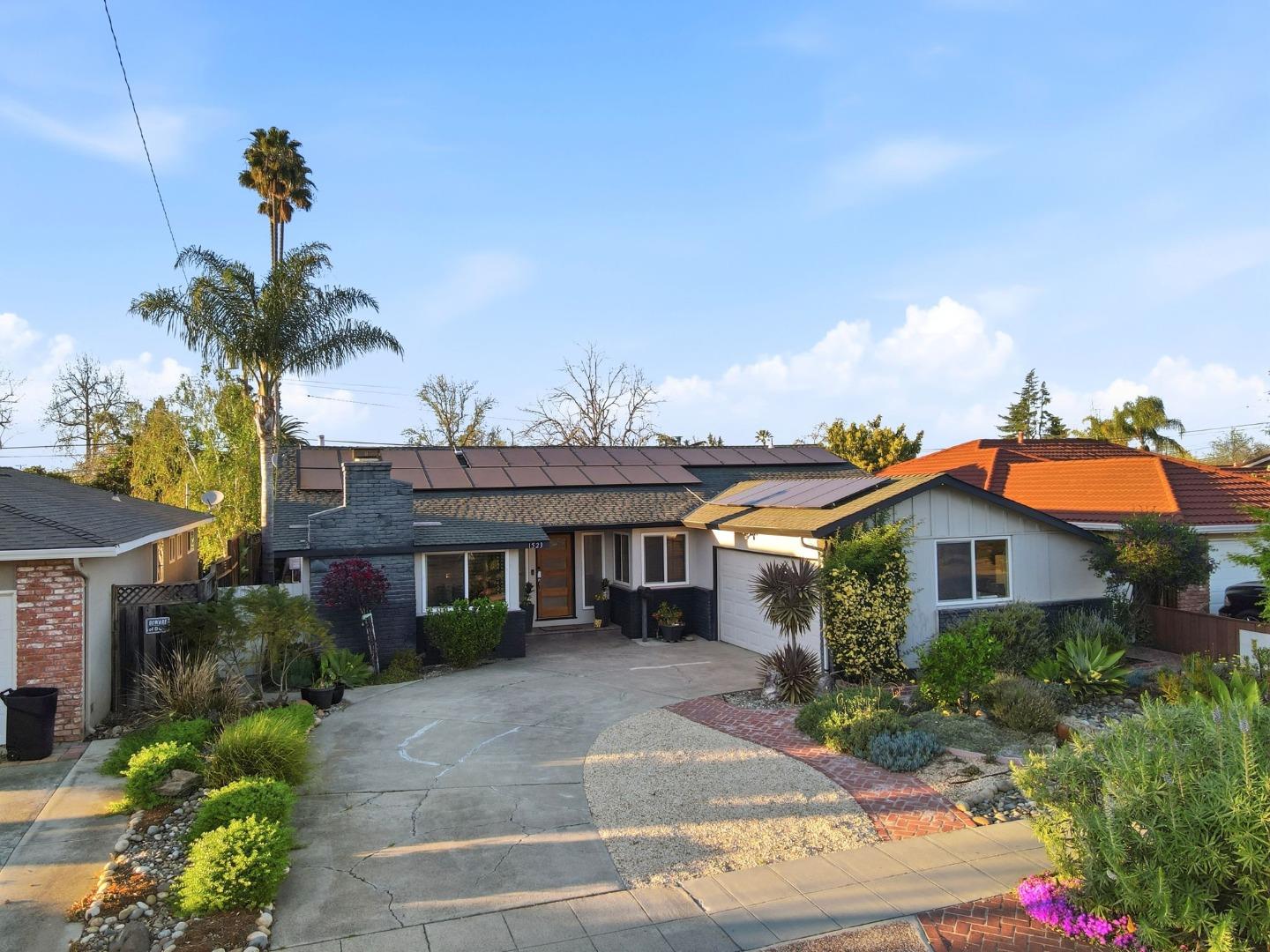 1523 Shaw
