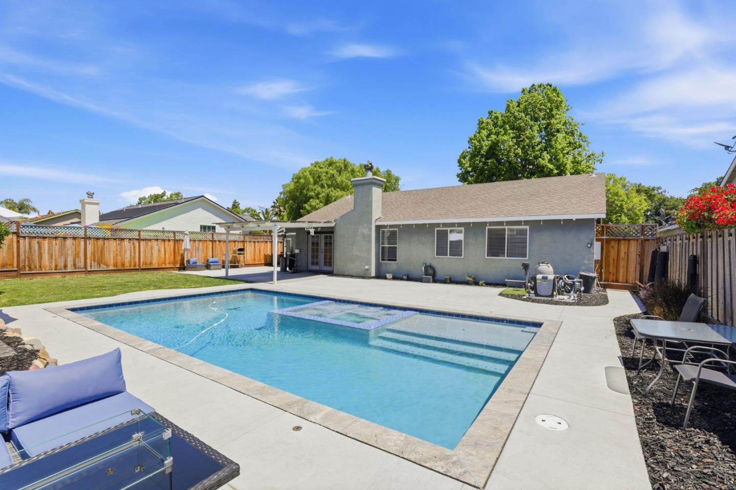 2060 Evelyns Drive