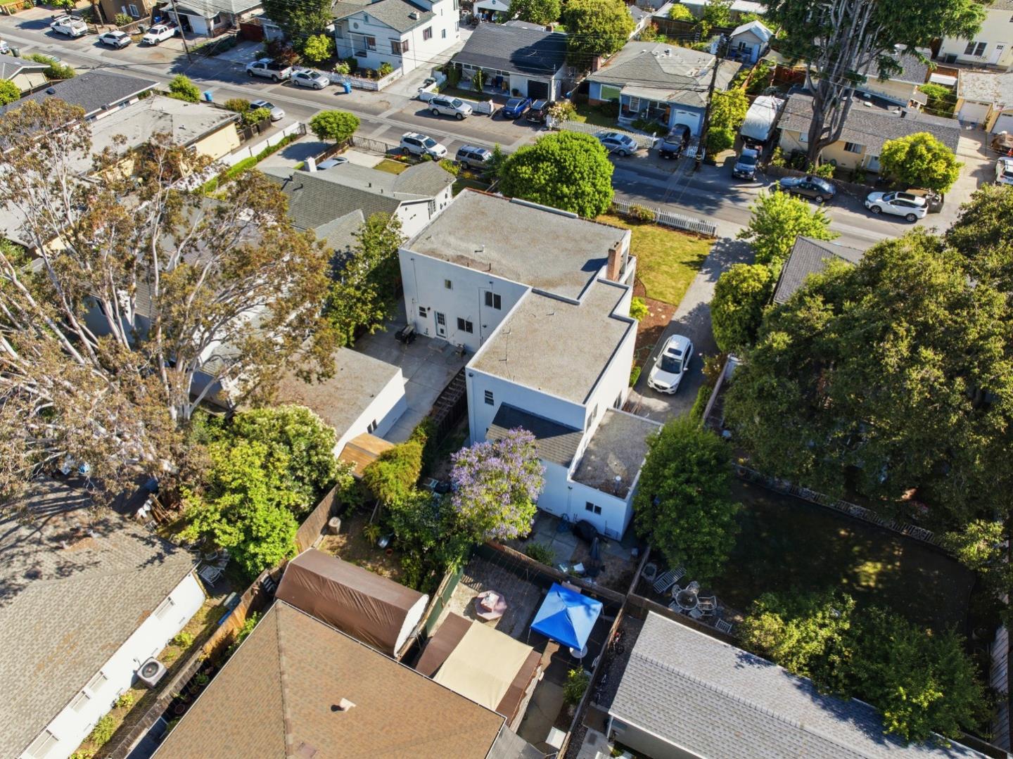 69-71 Nueva Avenue