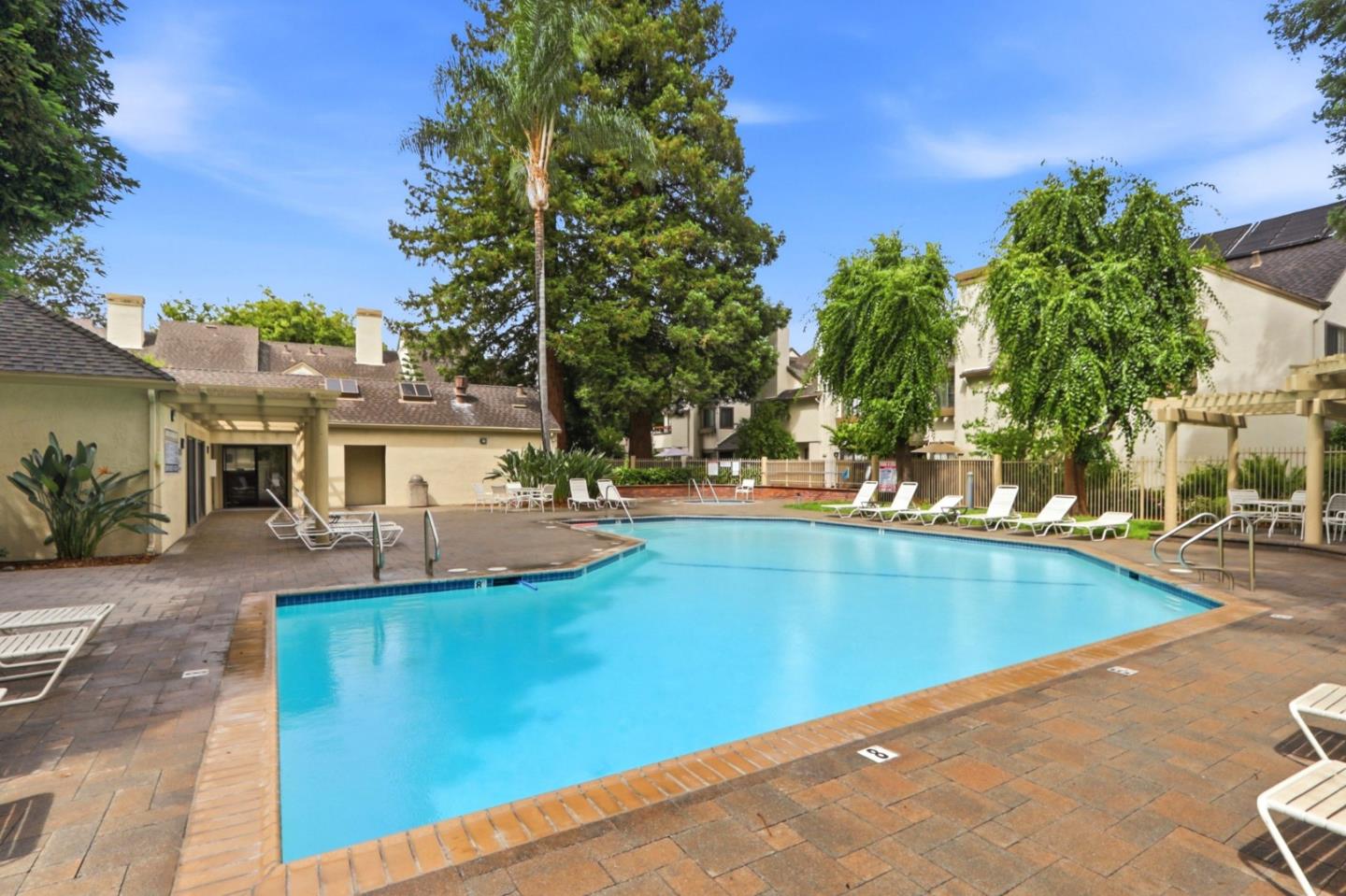 1941 Huxley Court