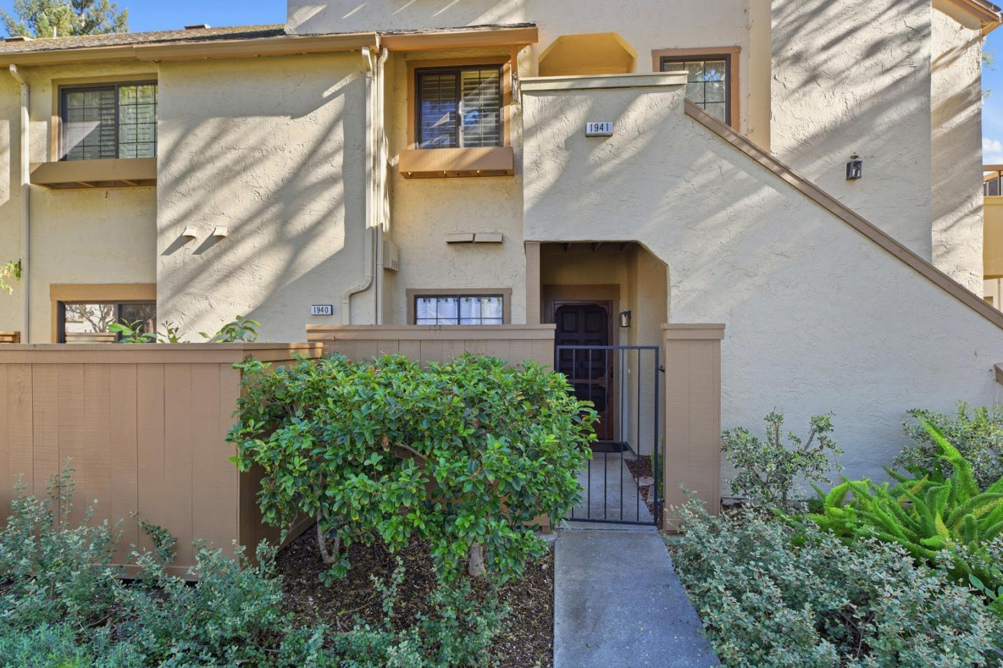 1941 Huxley Court