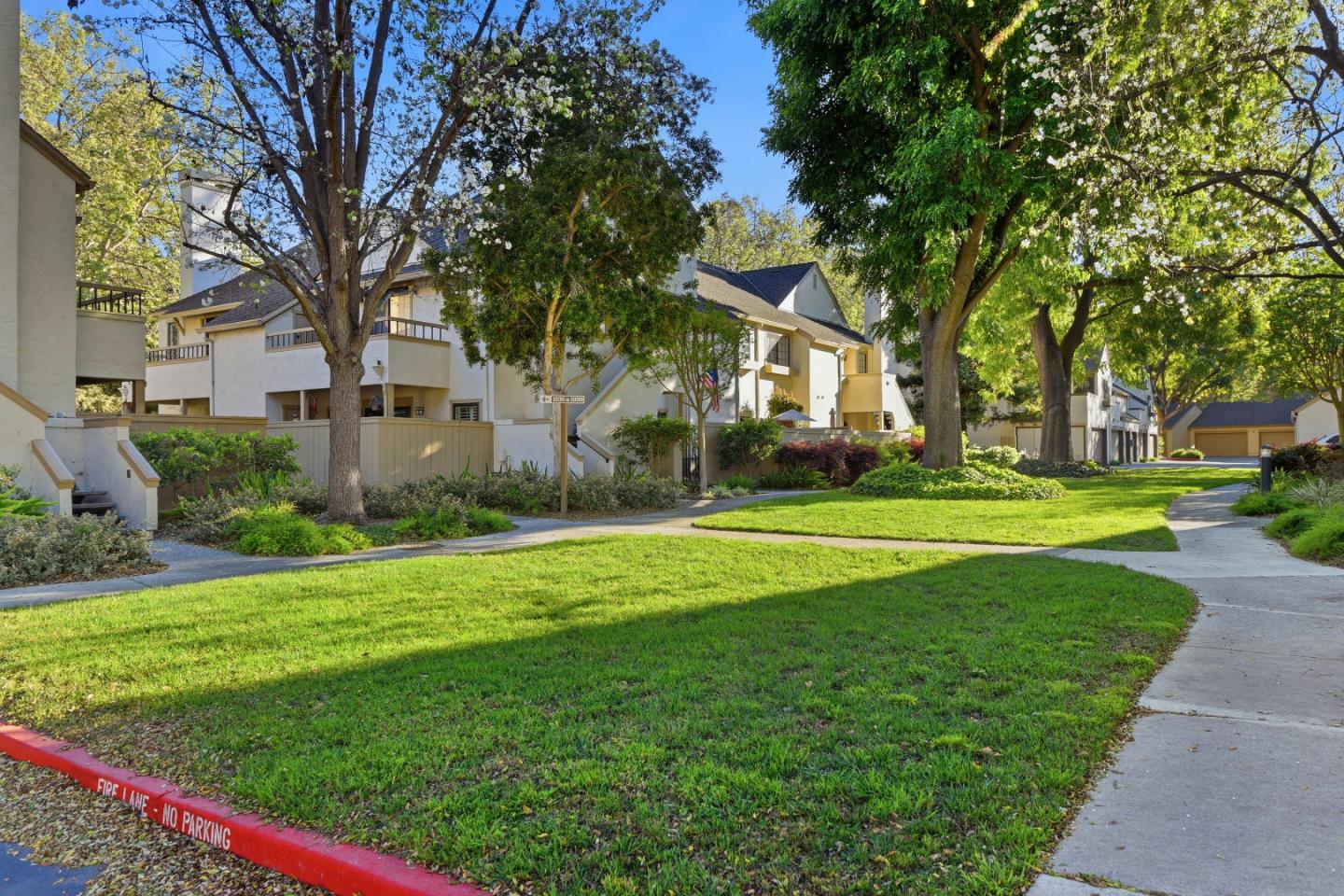 1941 Huxley Court
