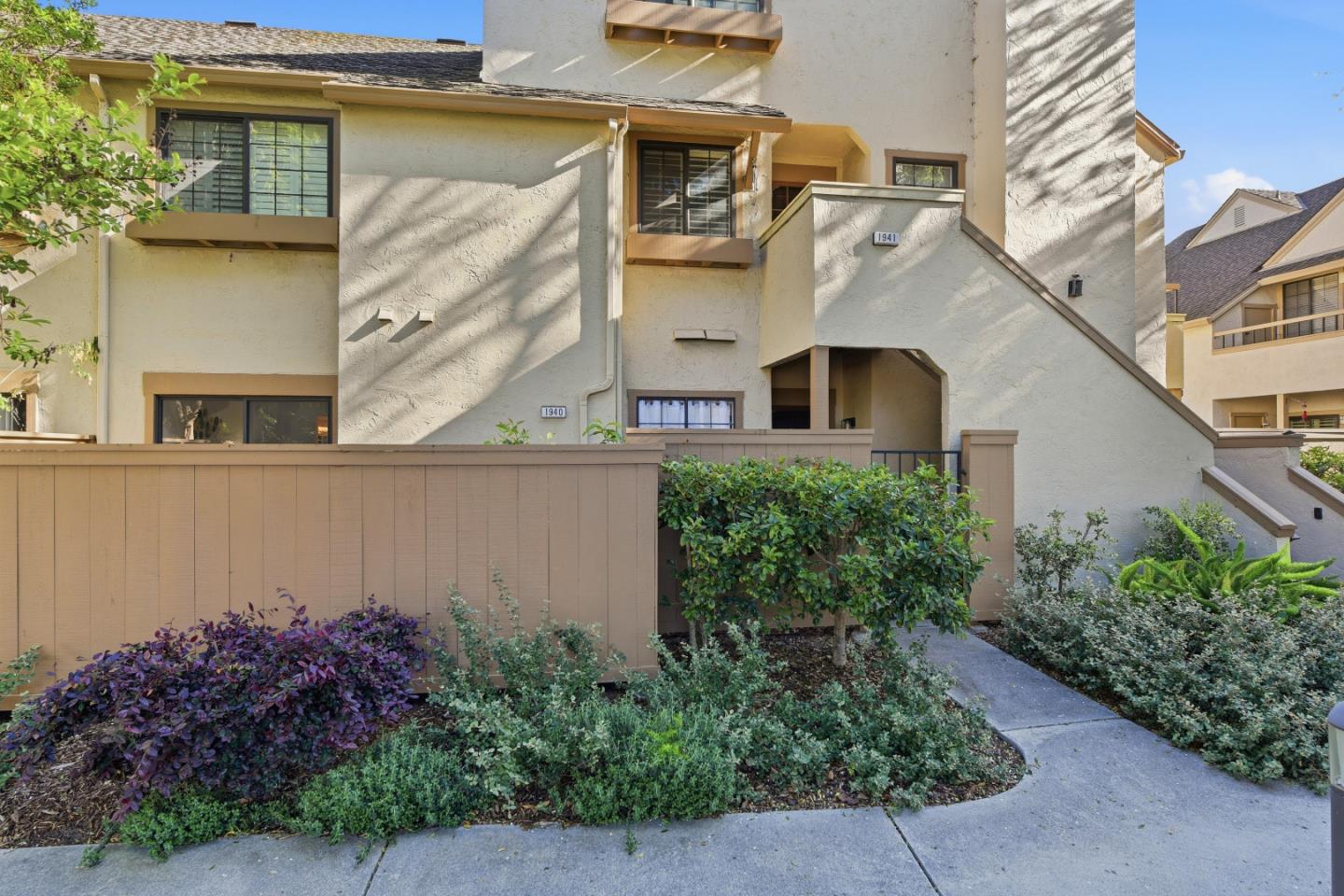 1941 Huxley Court