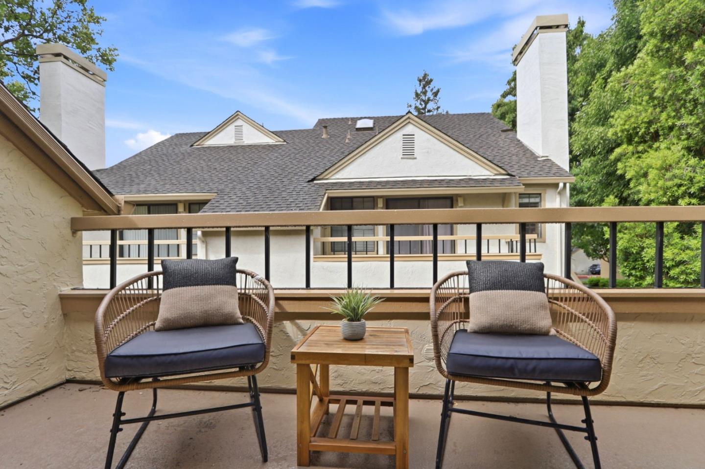 1941 Huxley Court