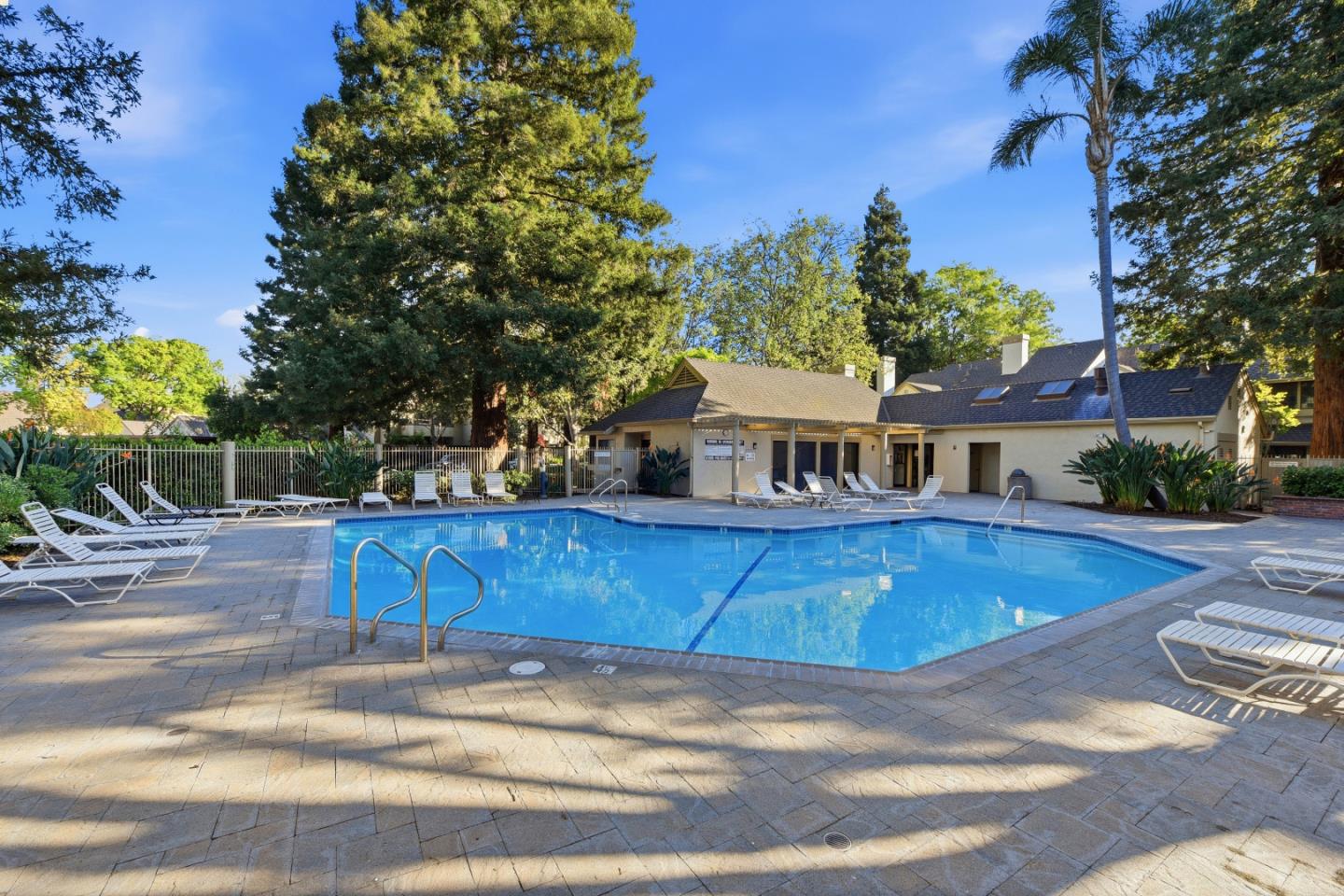1941 Huxley Court