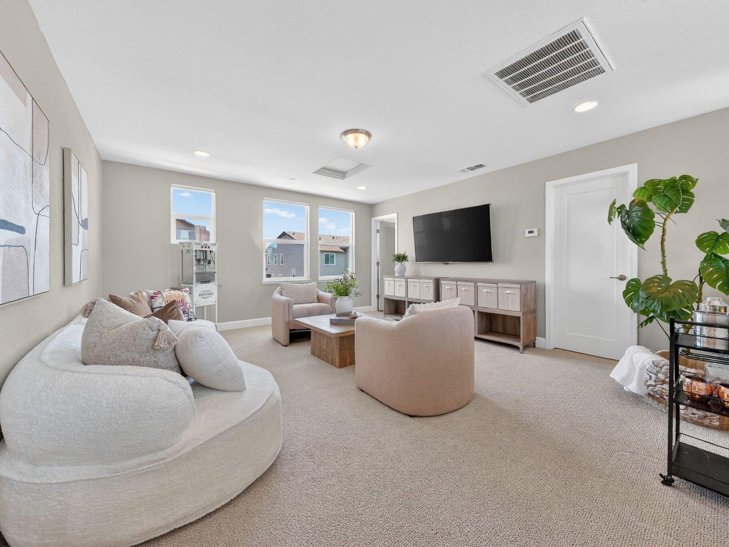 6099 Charlotte Drive