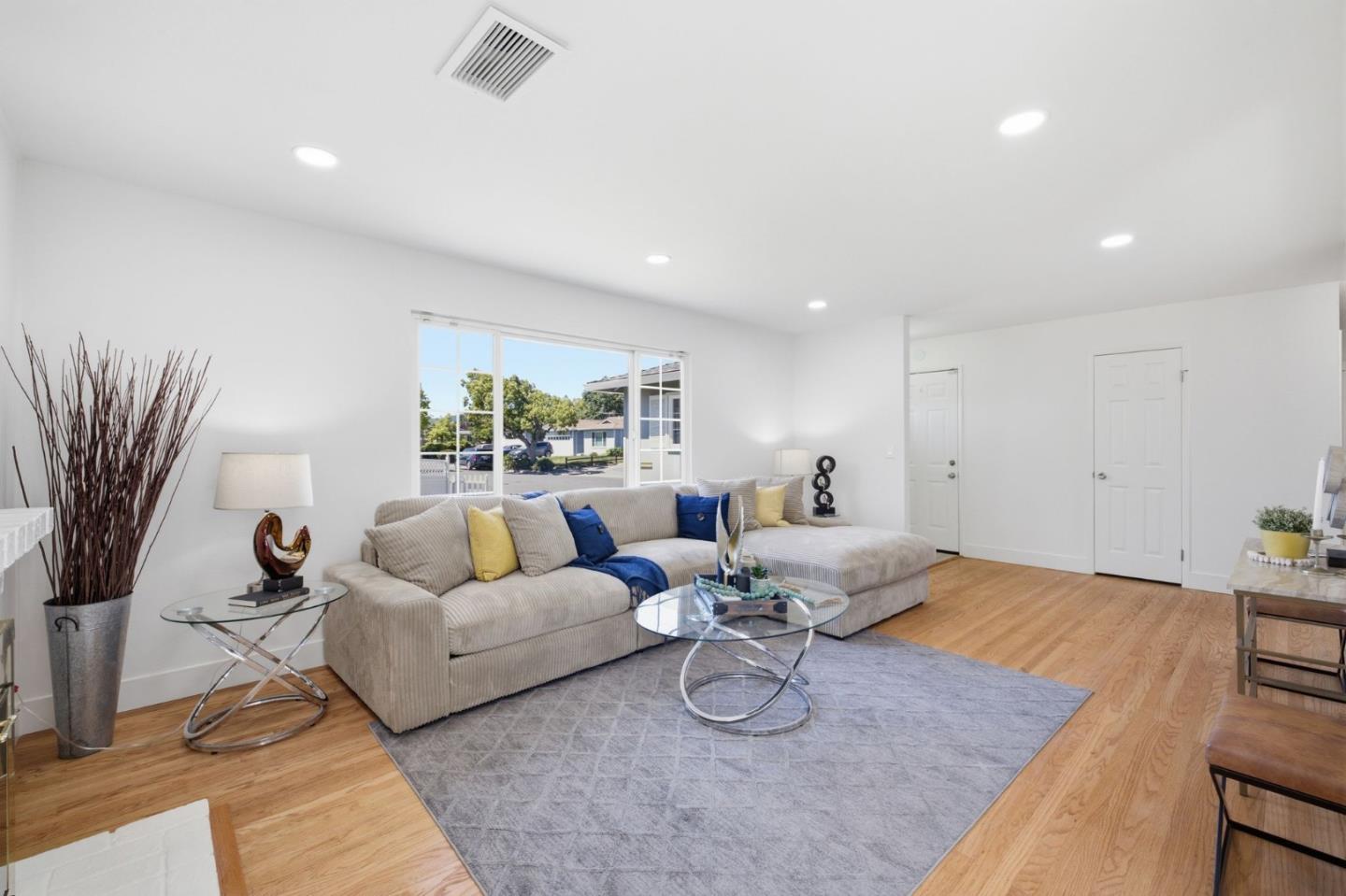 816 Mary Court
