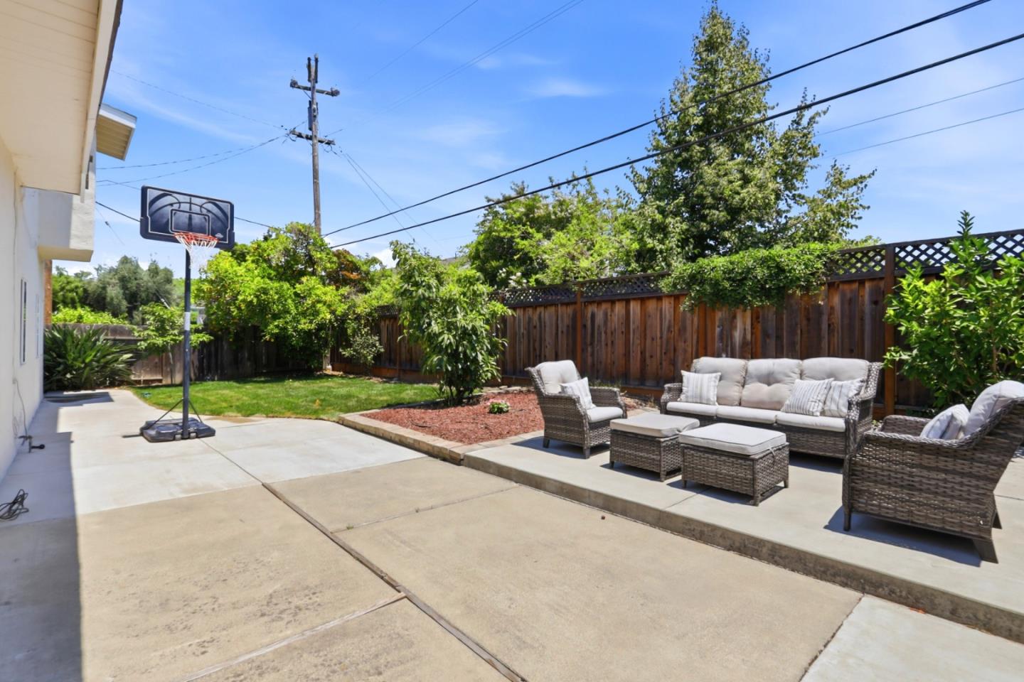 1056 Oaktree Drive
