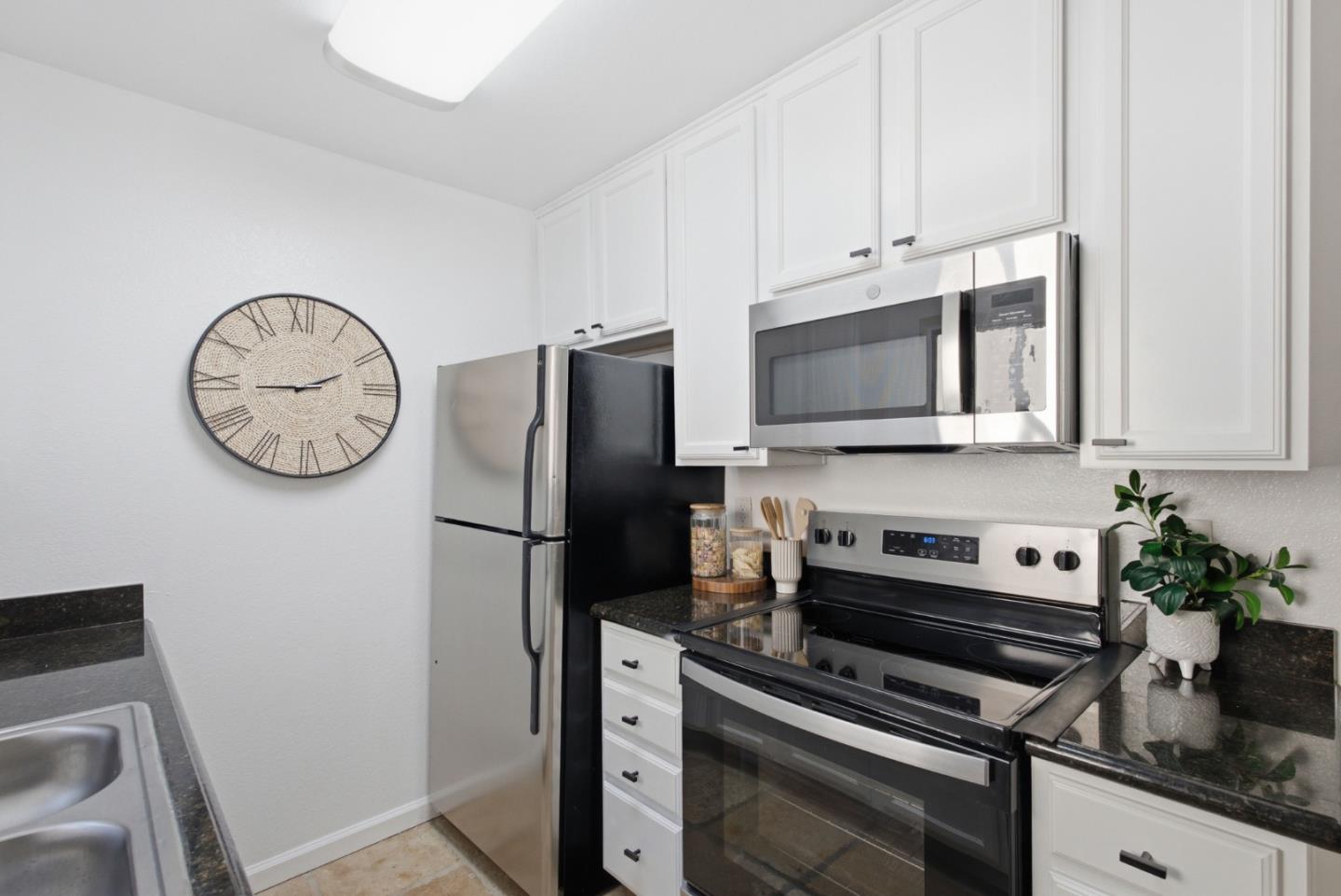 880 Fremont 729