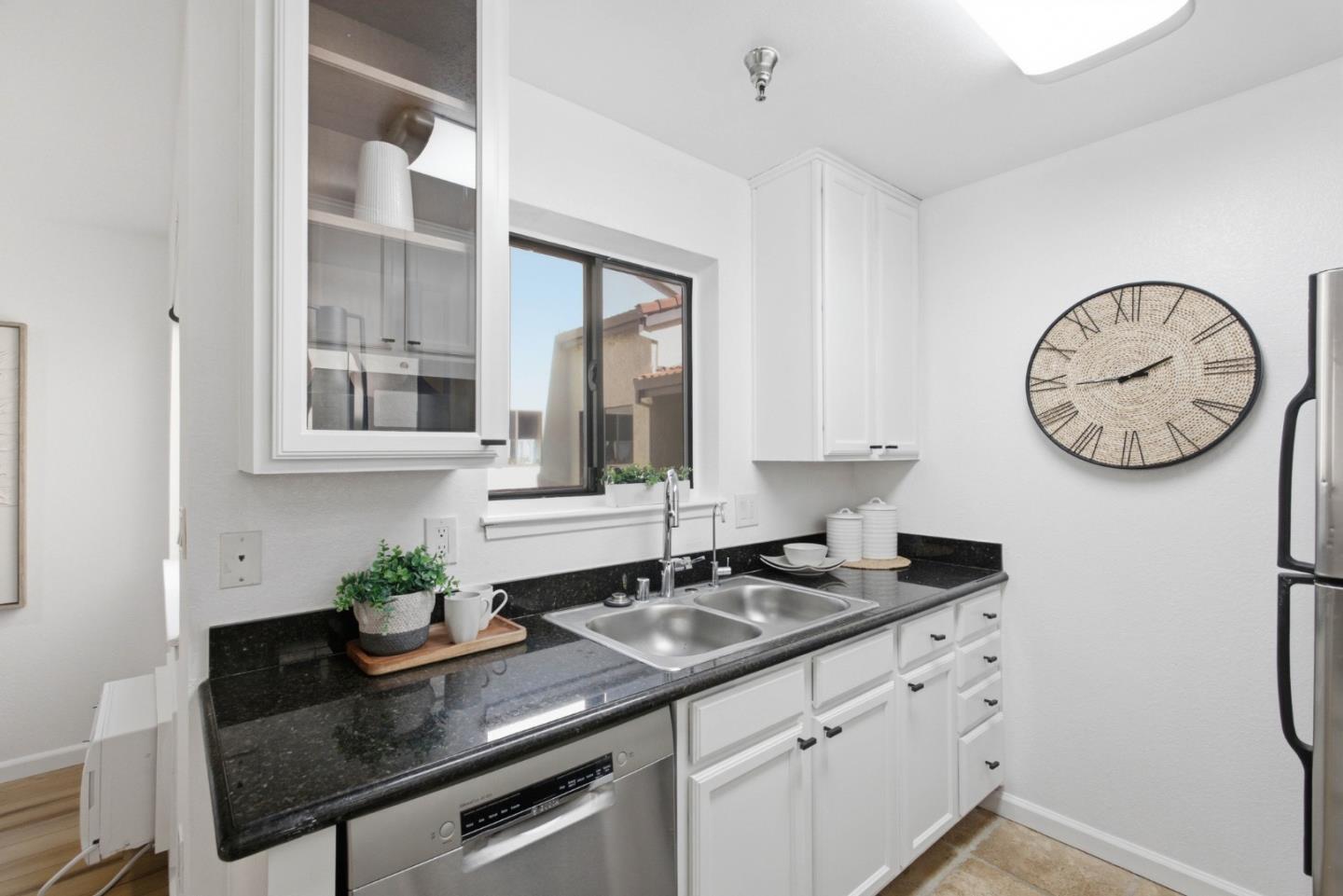 880 Fremont 729