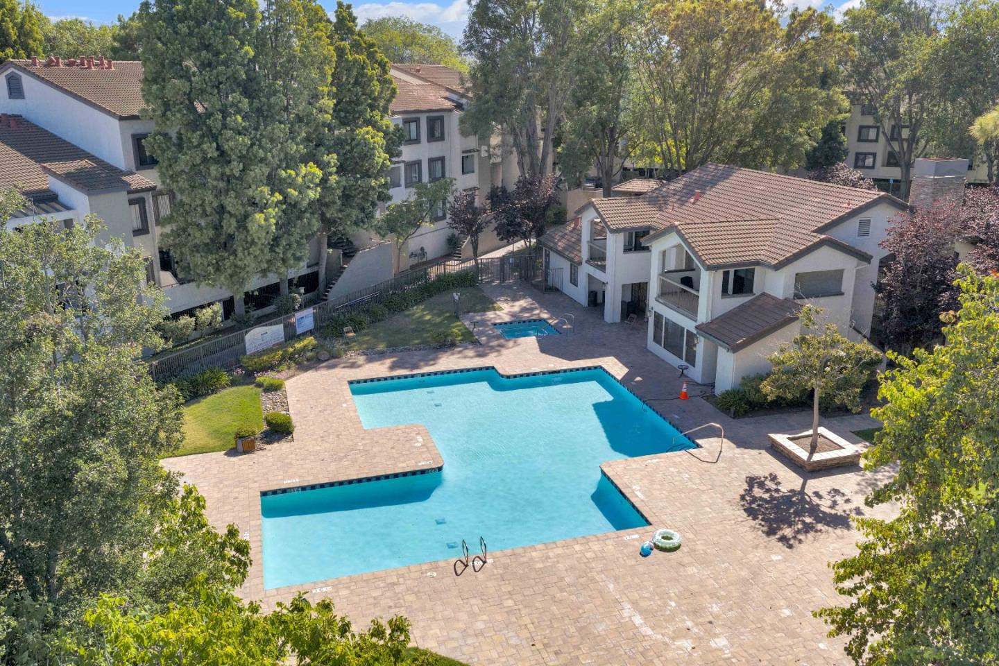880 Fremont 729