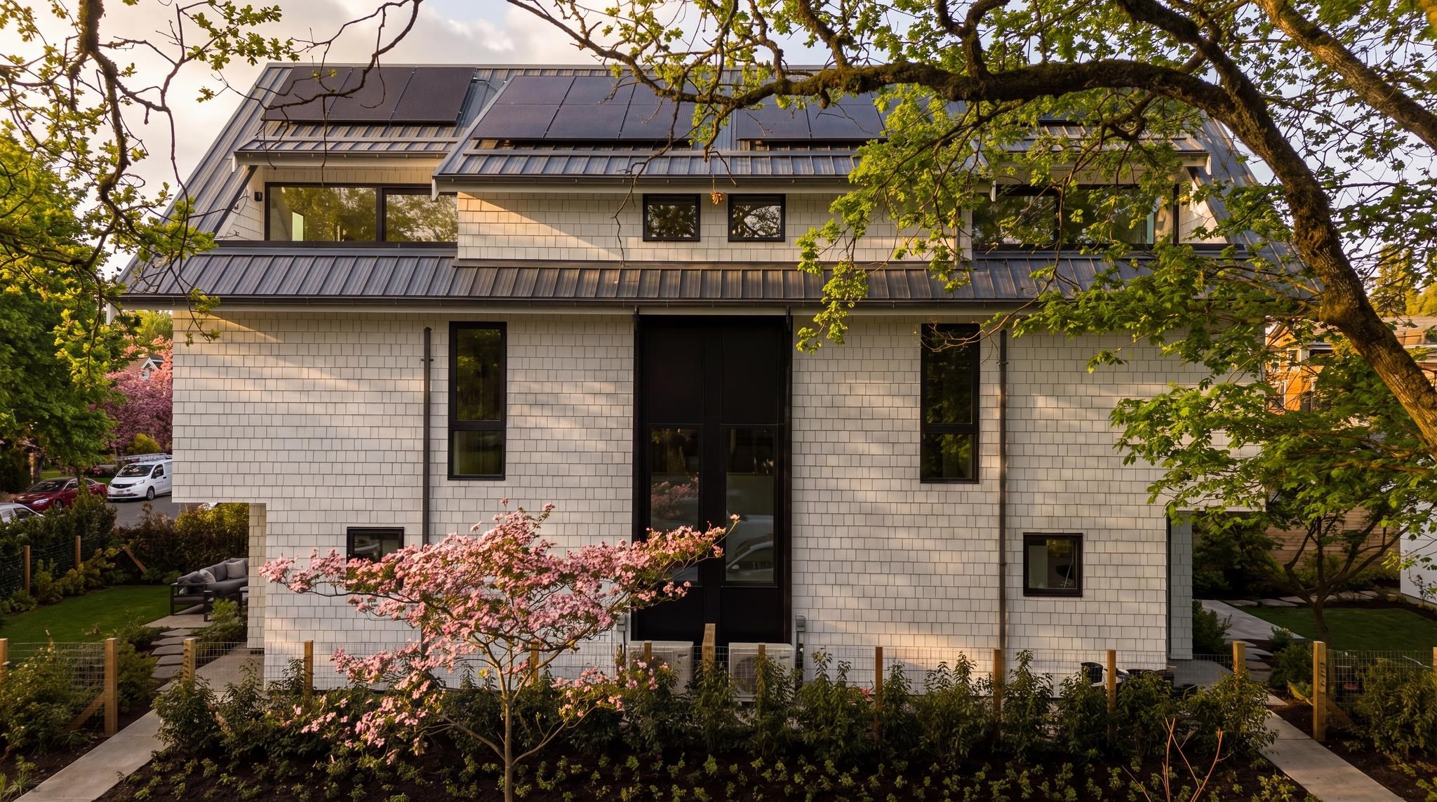 1 2830 MUSQUEAMVIEW STREET Unit: 1