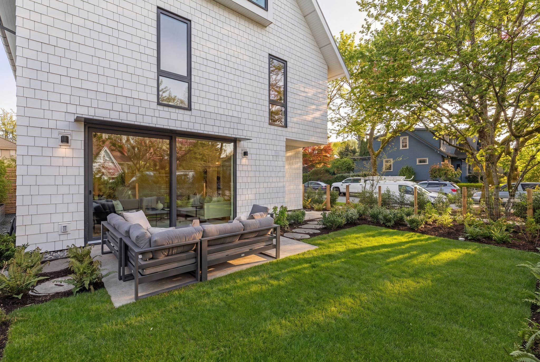 1 2830 MUSQUEAMVIEW STREET Unit: 1