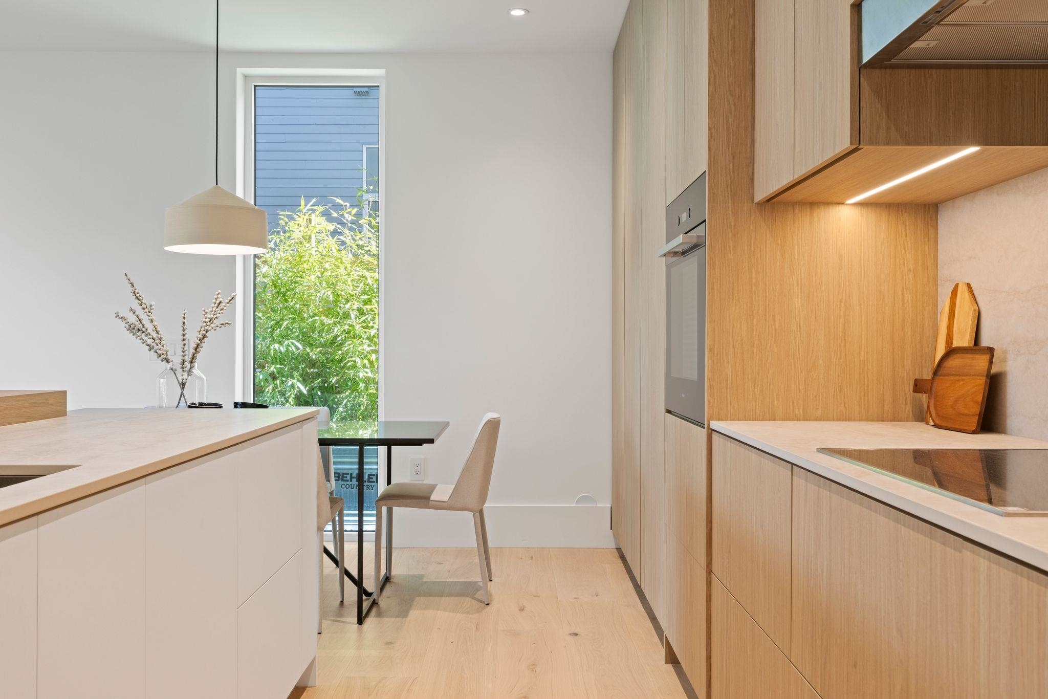 1 2830 MUSQUEAMVIEW STREET Unit: 1