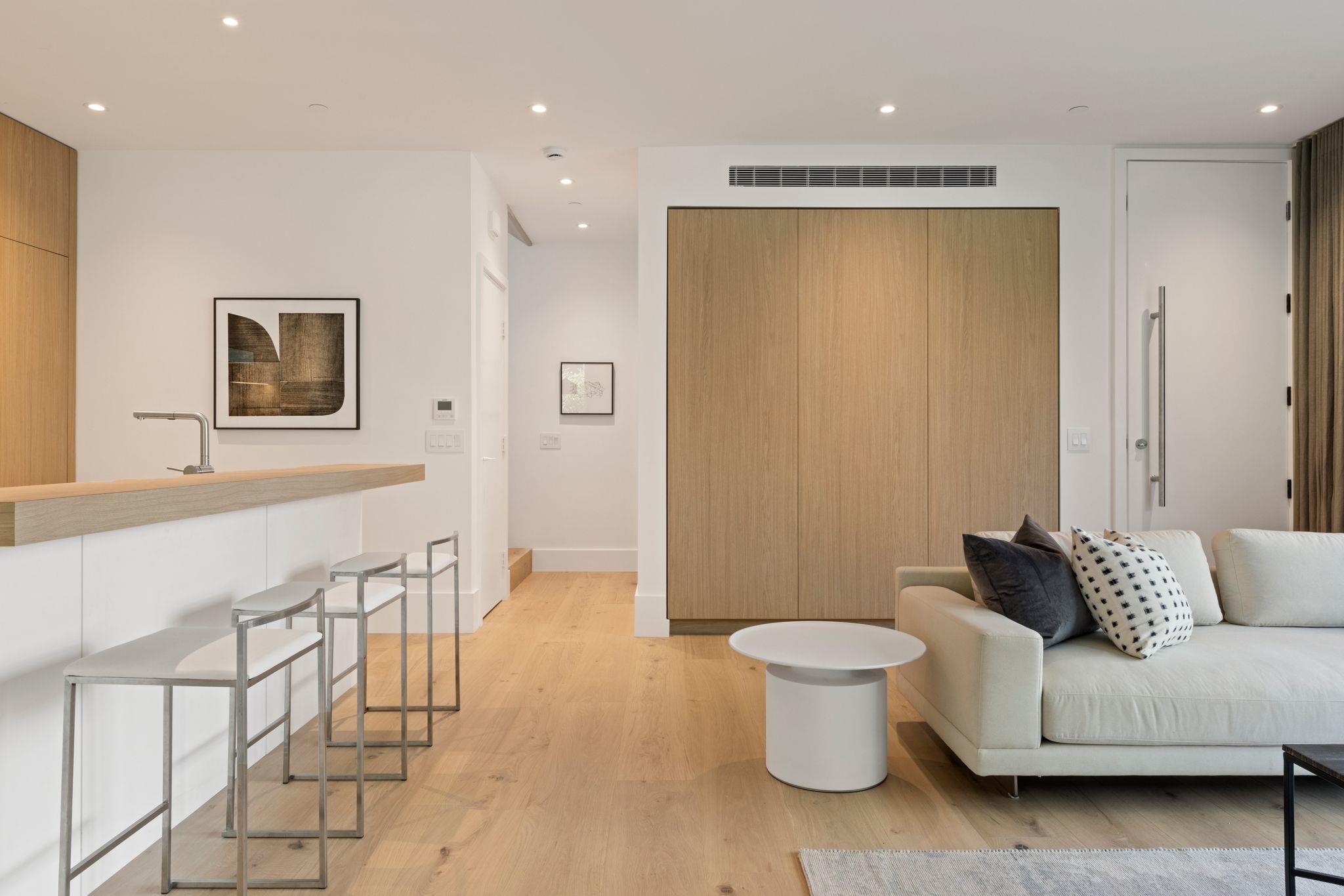 1 2830 MUSQUEAMVIEW STREET Unit: 1