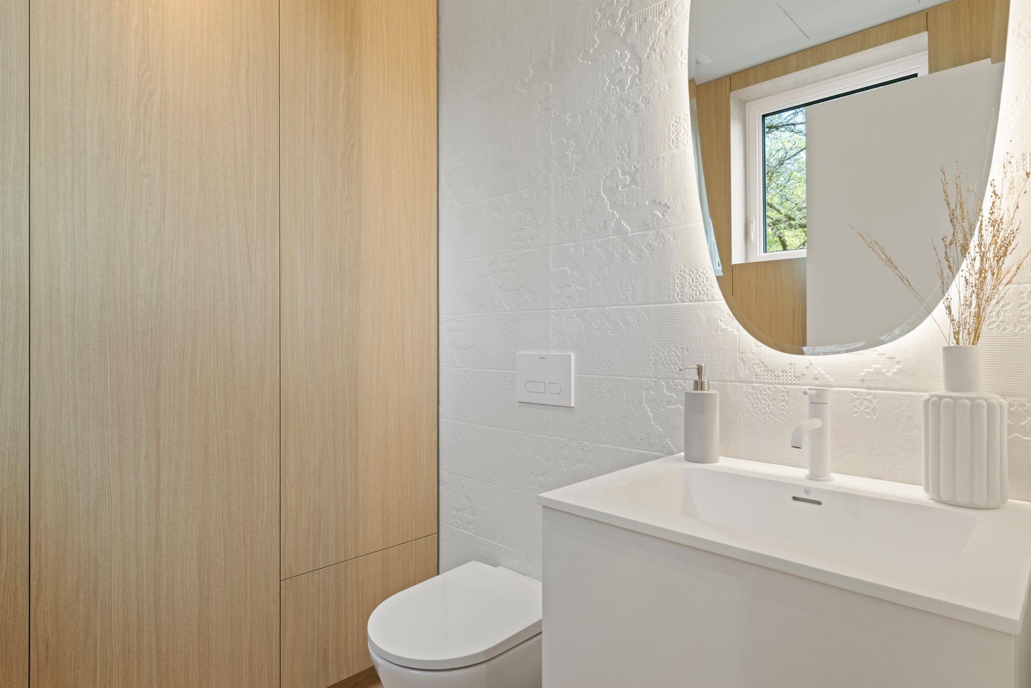 1 2830 MUSQUEAMVIEW STREET Unit: 1