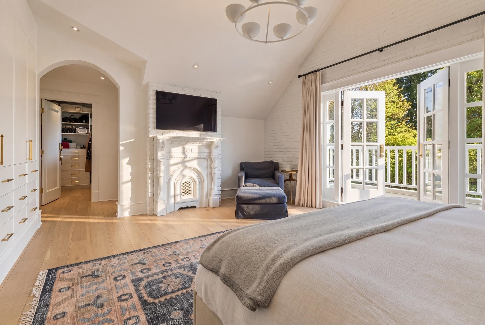 360 E WINDSOR ROAD