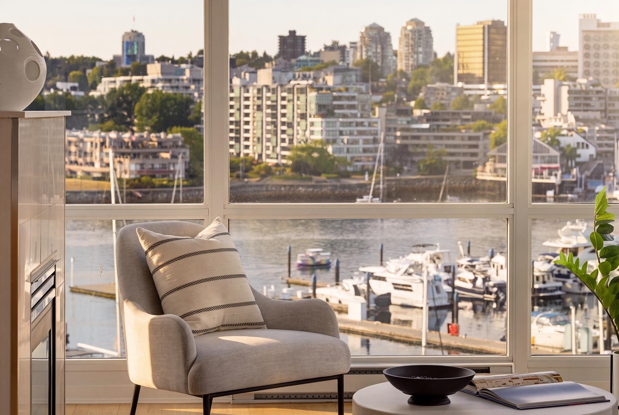 702 1099 MARINASIDE CRESCENT