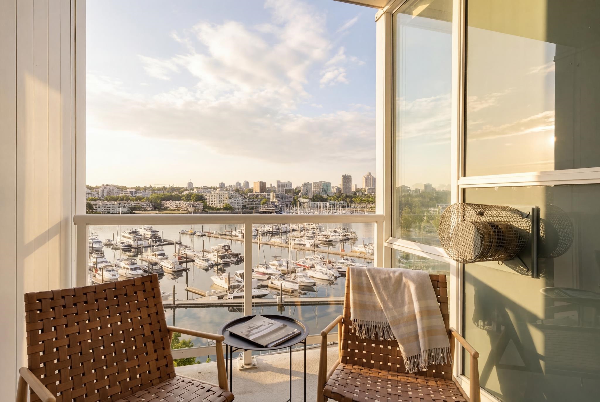 702 1099 MARINASIDE CRESCENT
