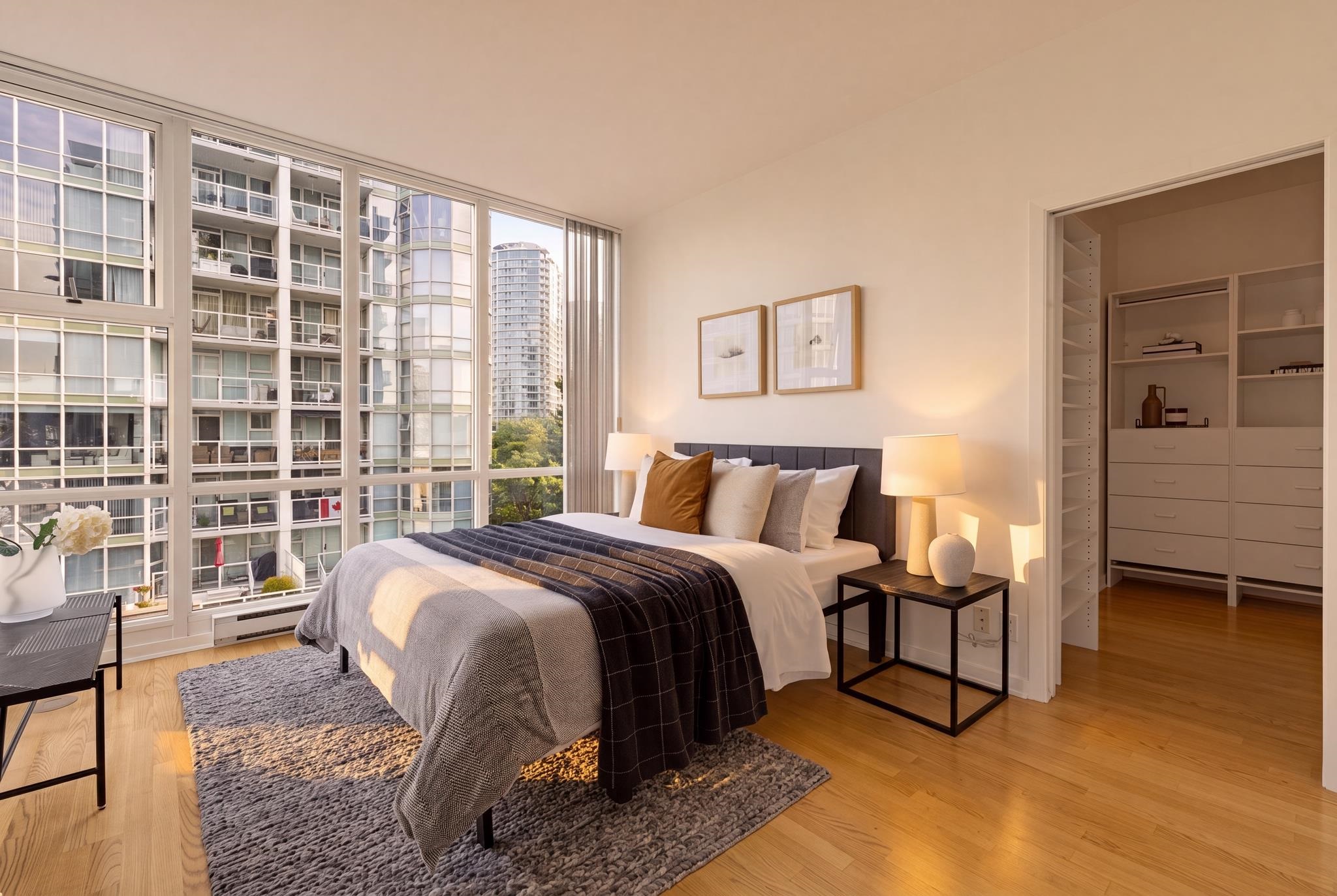 702 1099 MARINASIDE CRESCENT