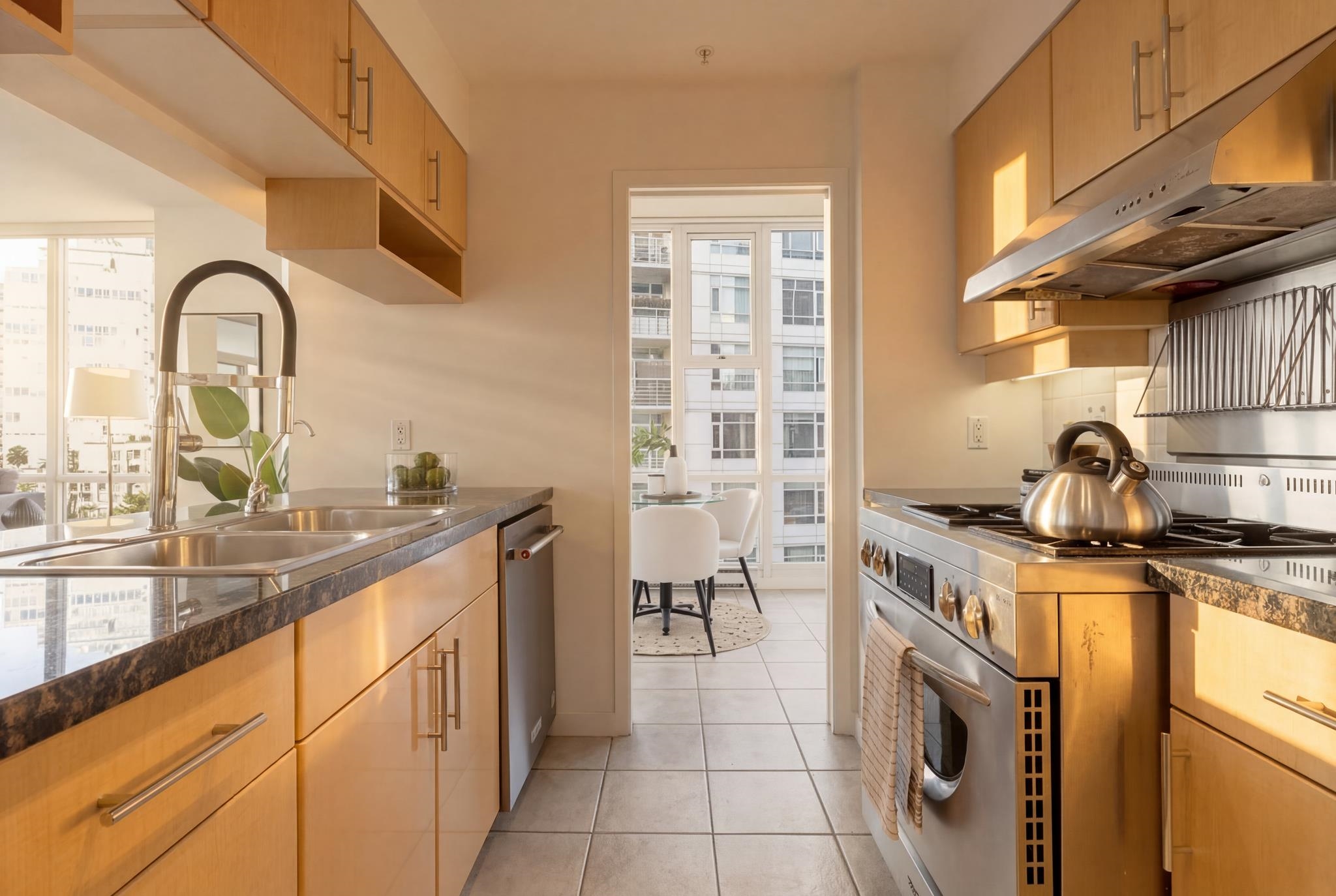 702 1099 MARINASIDE CRESCENT