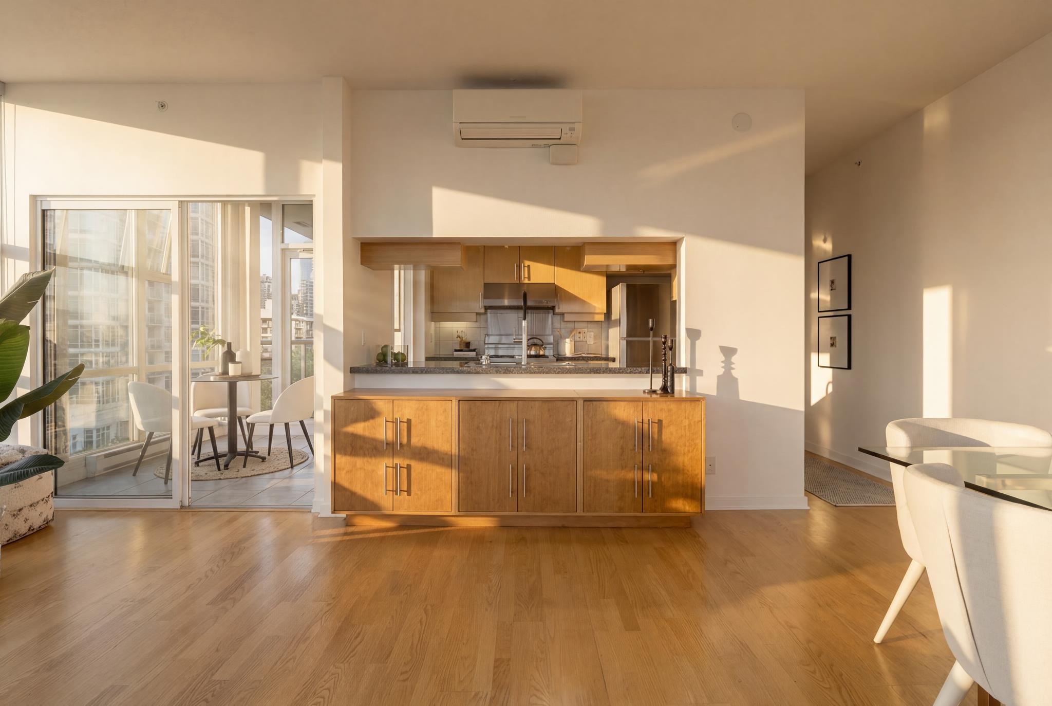 702 1099 MARINASIDE CRESCENT