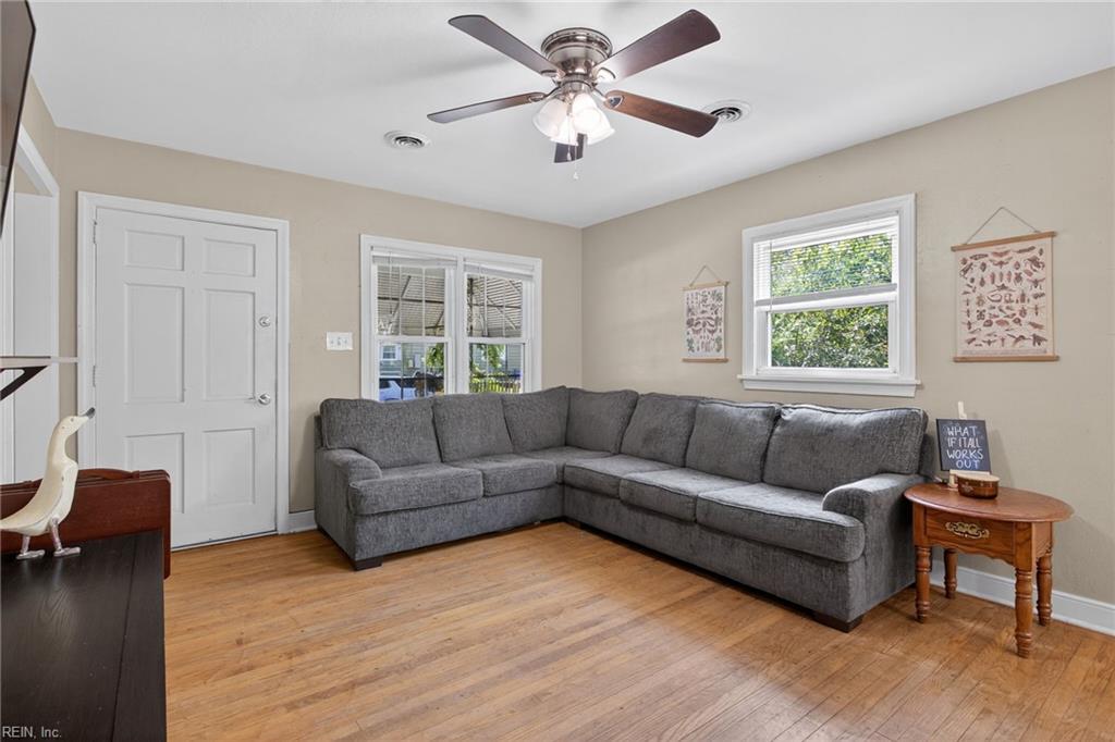 1370 Boxwood CIR