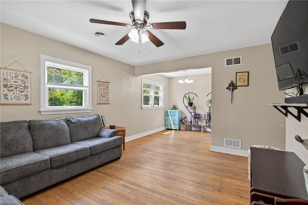 1370 Boxwood CIR