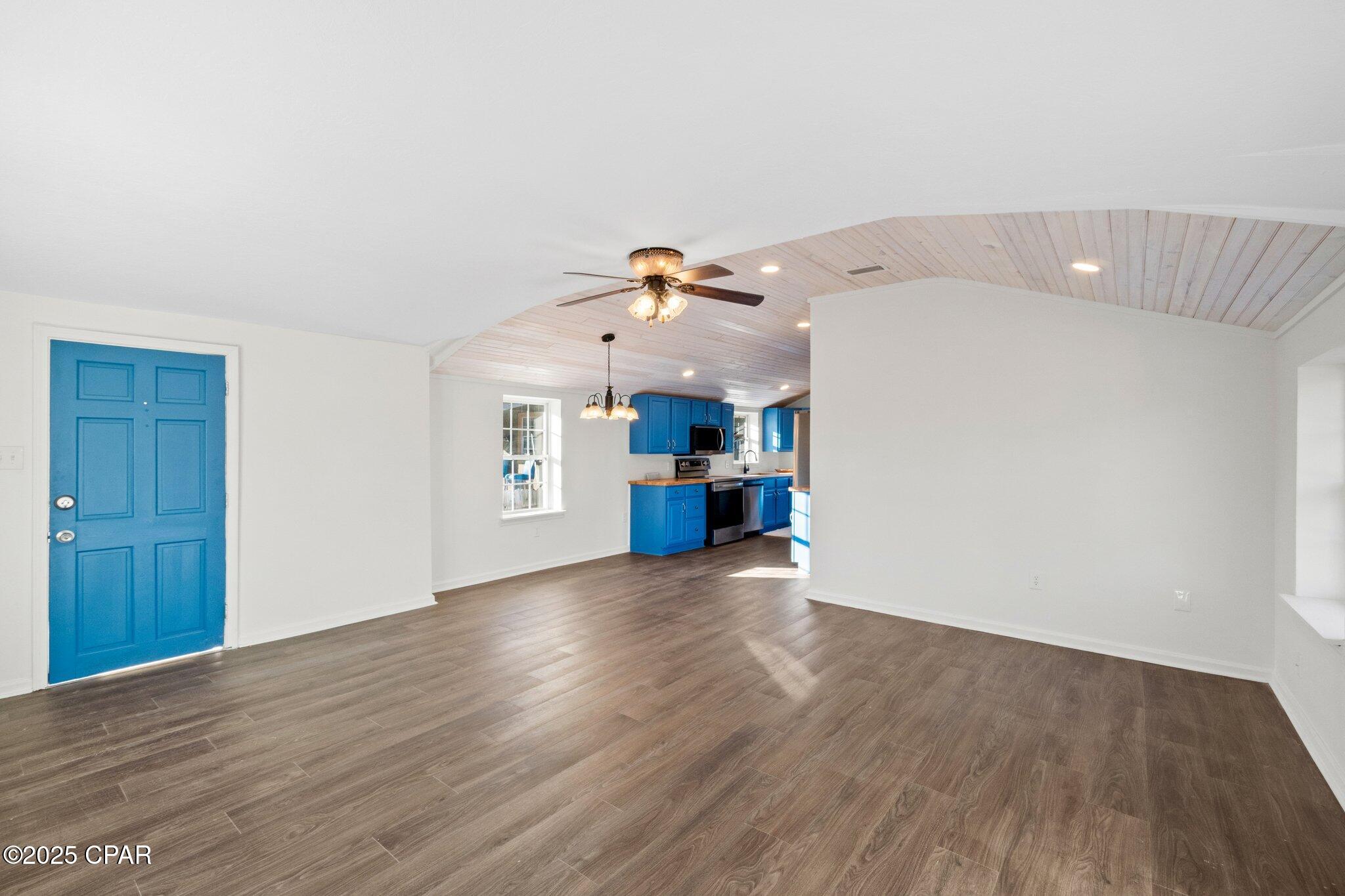 1011 E 14th Street