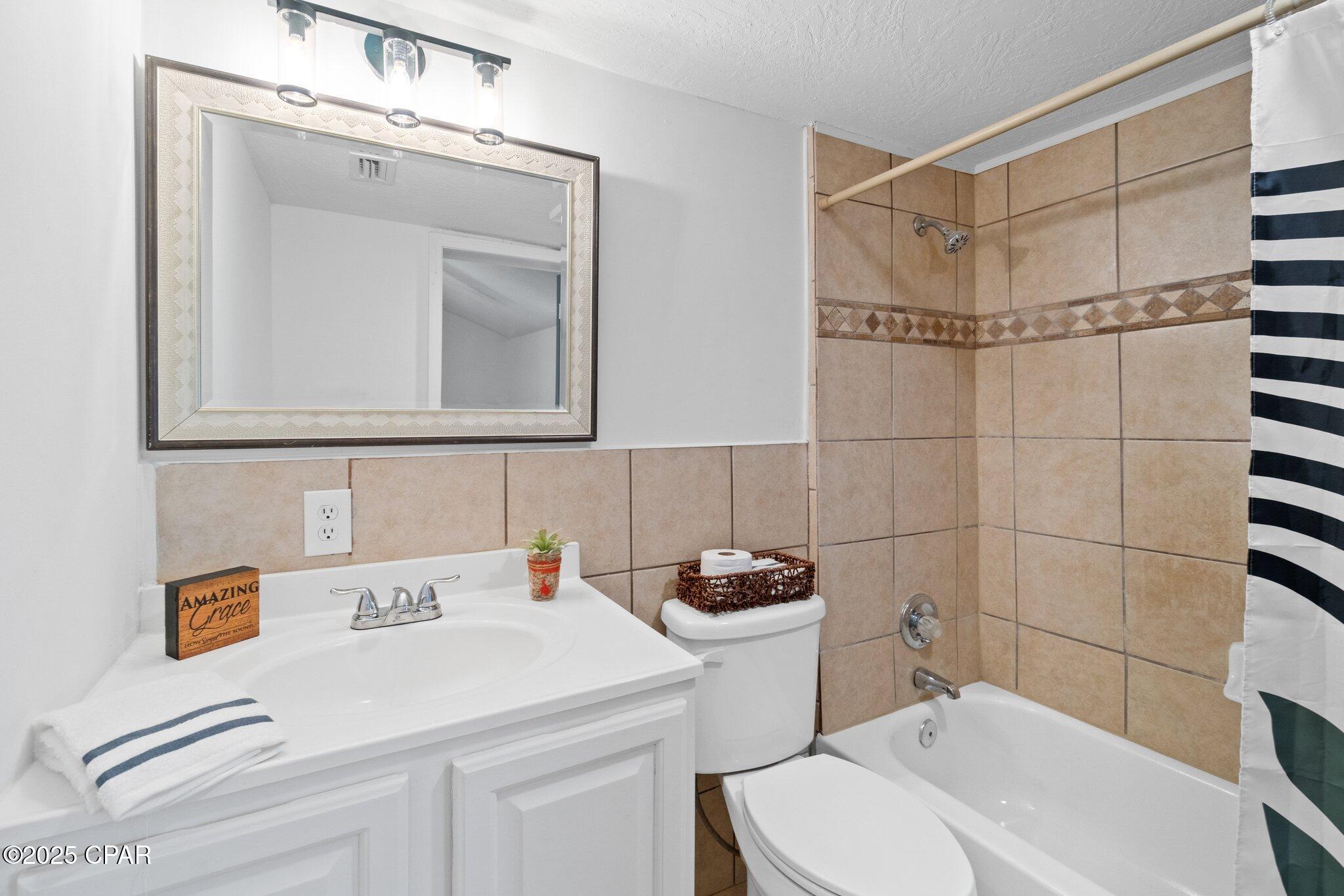 1011 E 14th Street